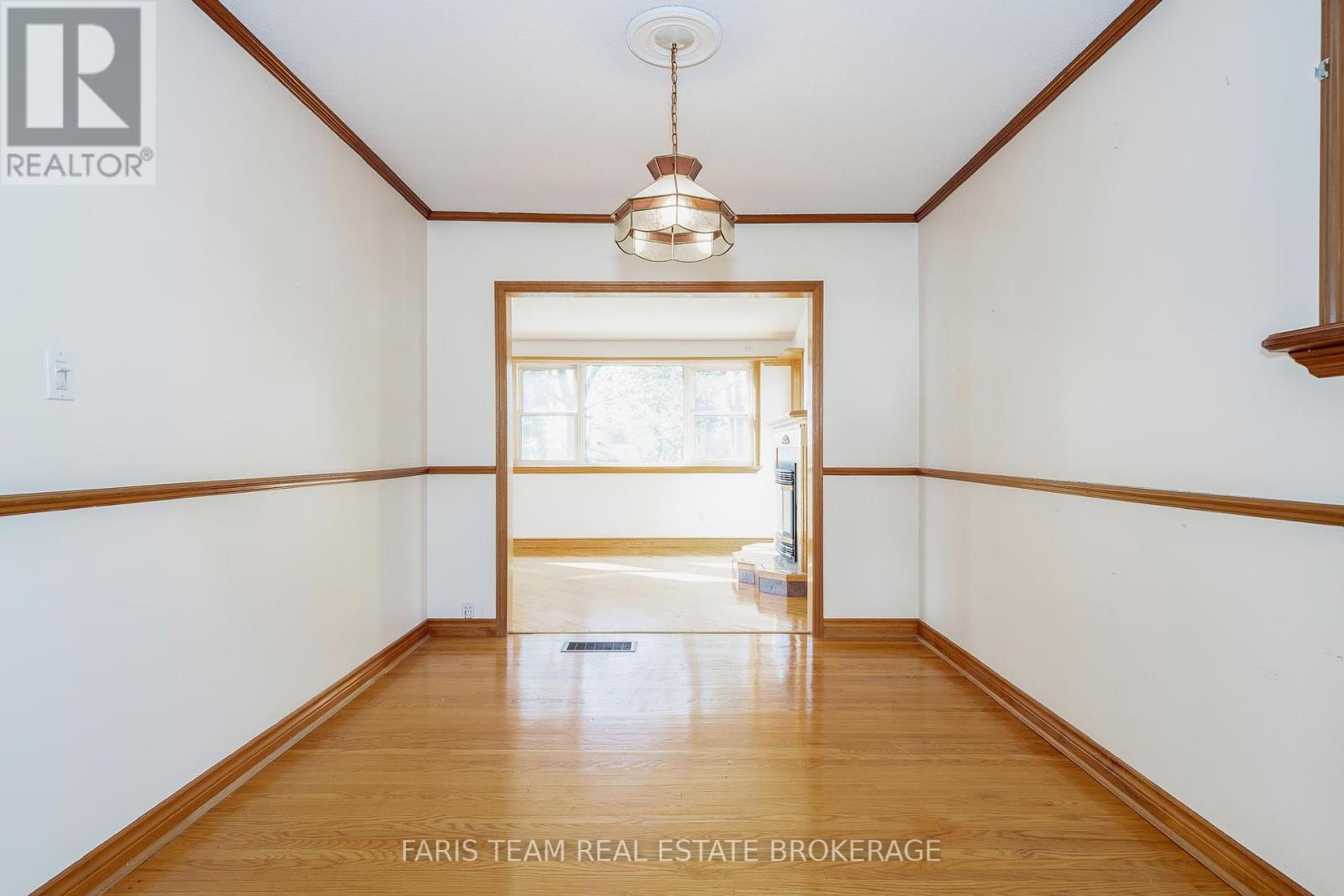 31 Napier Street, Barrie, Ontario  L4M 1W1 - Photo 13 - S12458057