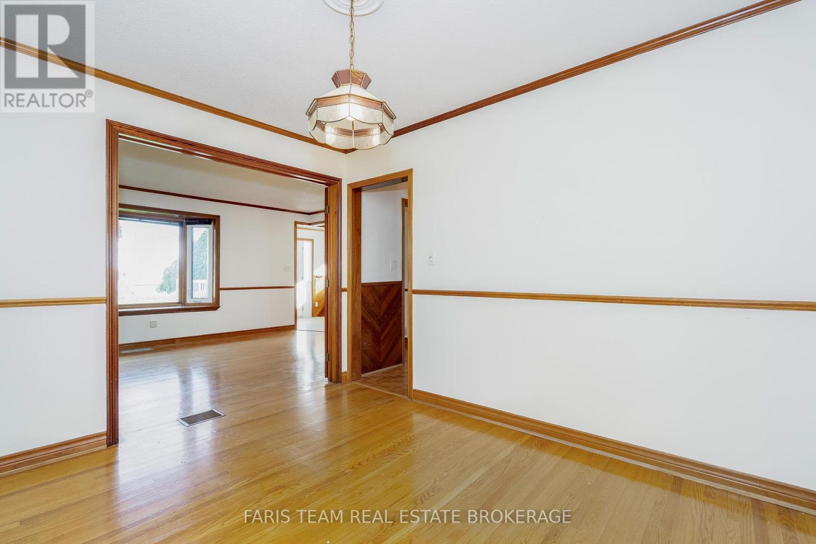 31 Napier Street, Barrie, Ontario  L4M 1W1 - Photo 14 - S12458057