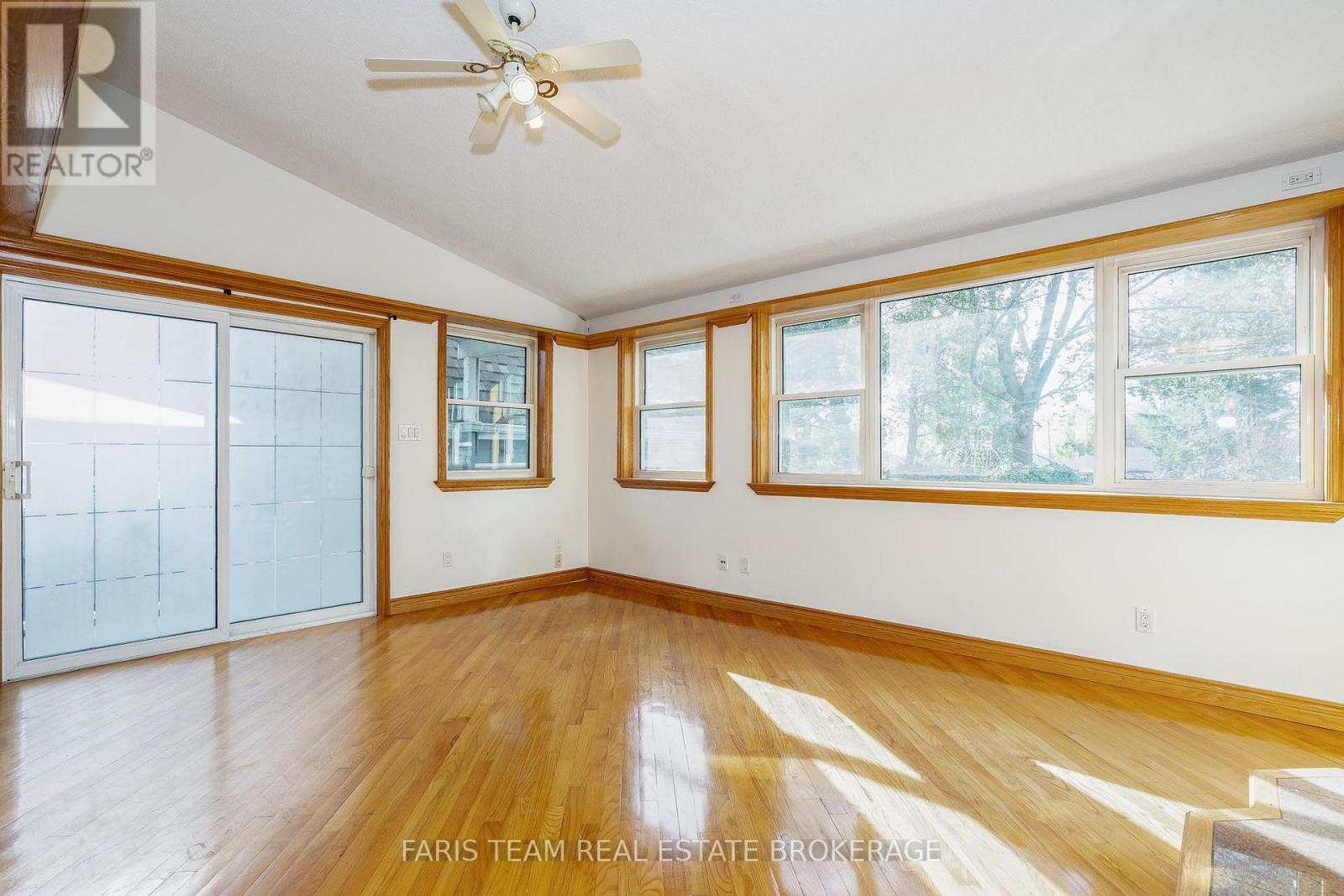31 Napier Street, Barrie, Ontario  L4M 1W1 - Photo 20 - S12458057