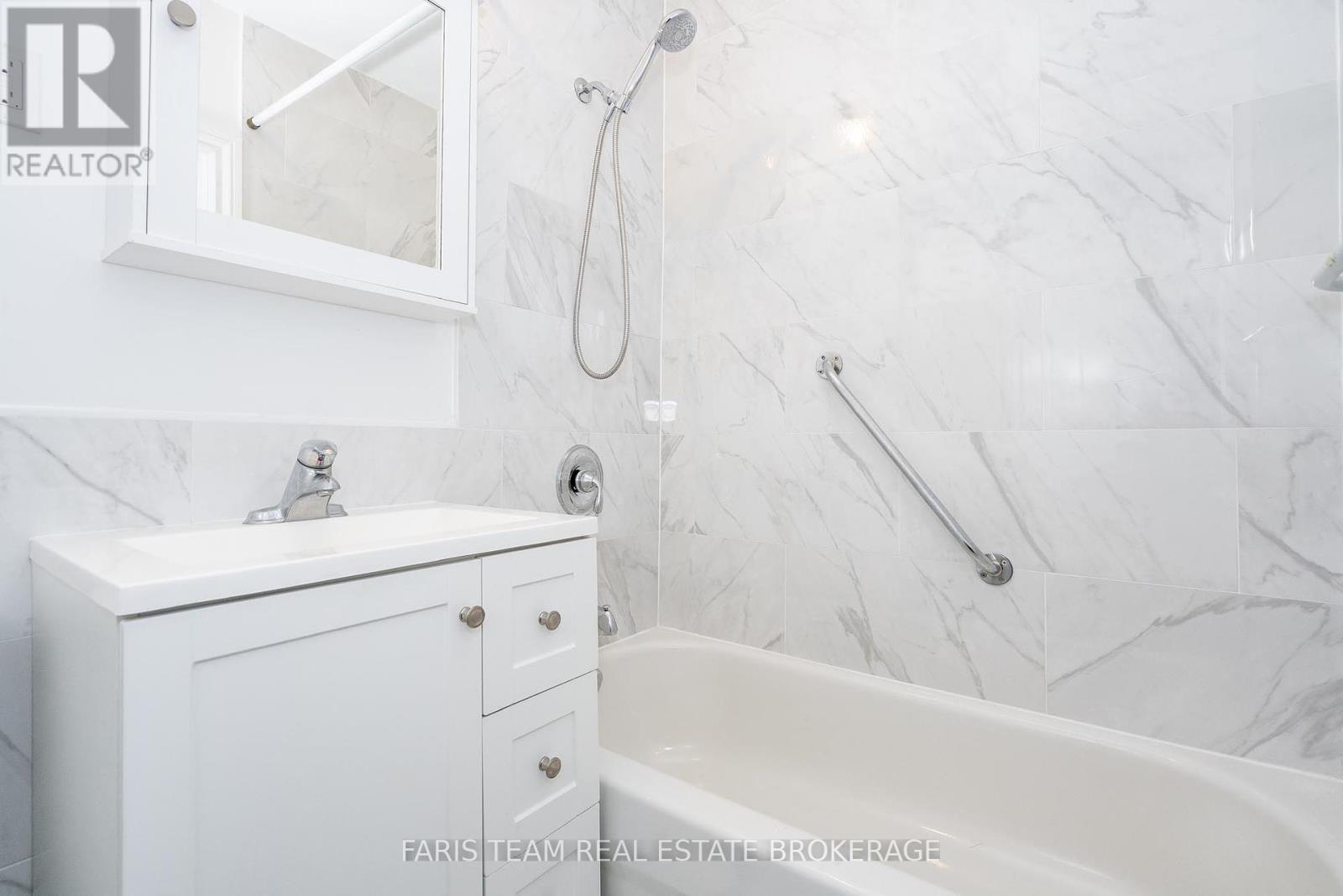 31 Napier Street, Barrie, Ontario  L4M 1W1 - Photo 23 - S12458057