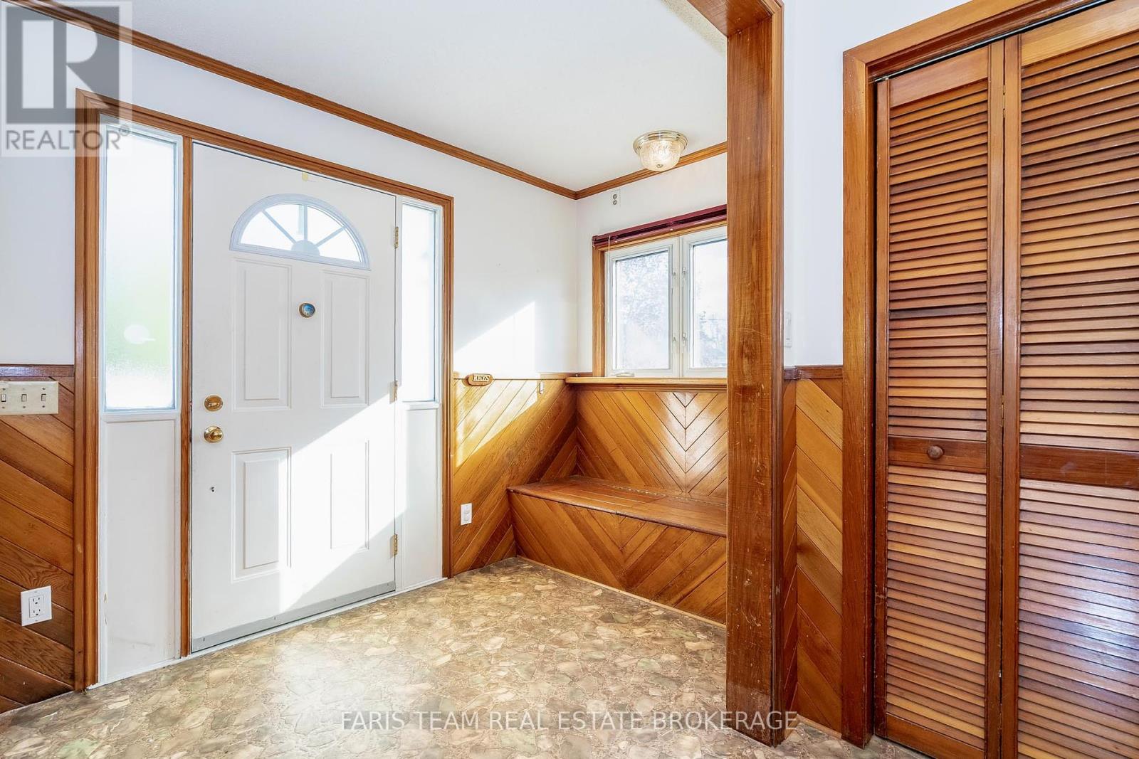 31 Napier Street, Barrie, Ontario  L4M 1W1 - Photo 6 - S12458057