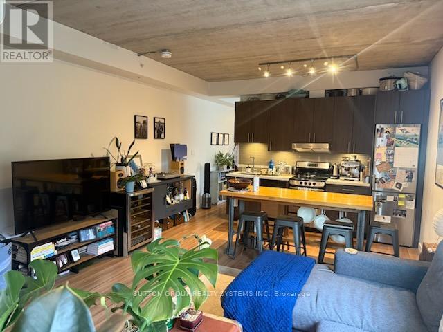 7 - 2945 Dundas Street W, Toronto, Ontario  M6P 1Z2 - Photo 3 - W12458062