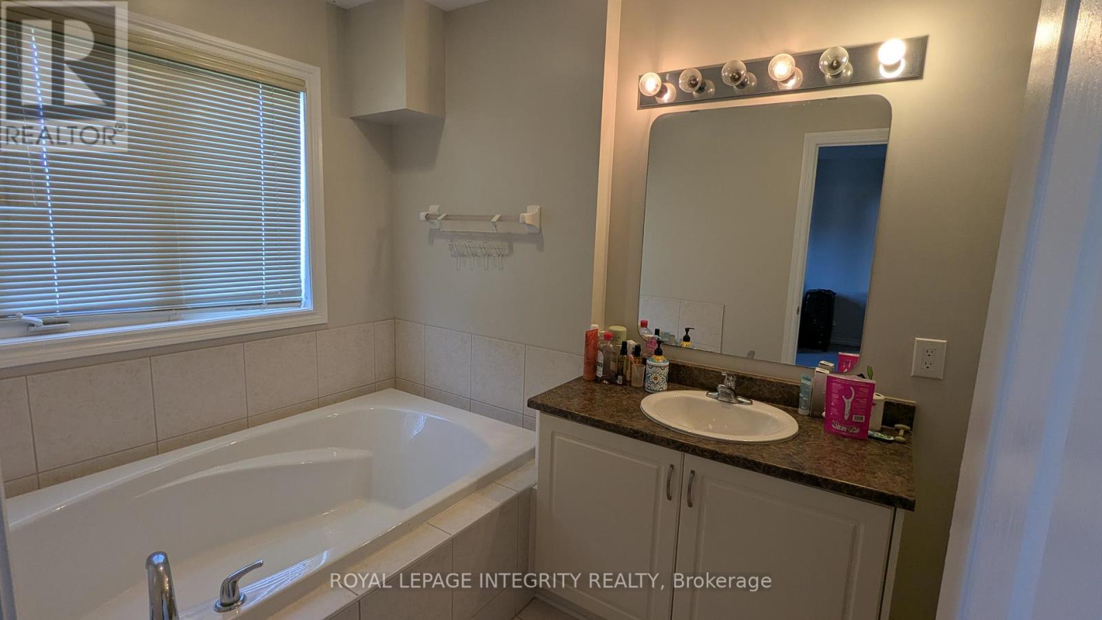 215 Badgeley Avenue, Ottawa, Ontario  K2T 0A4 - Photo 14 - X12458072