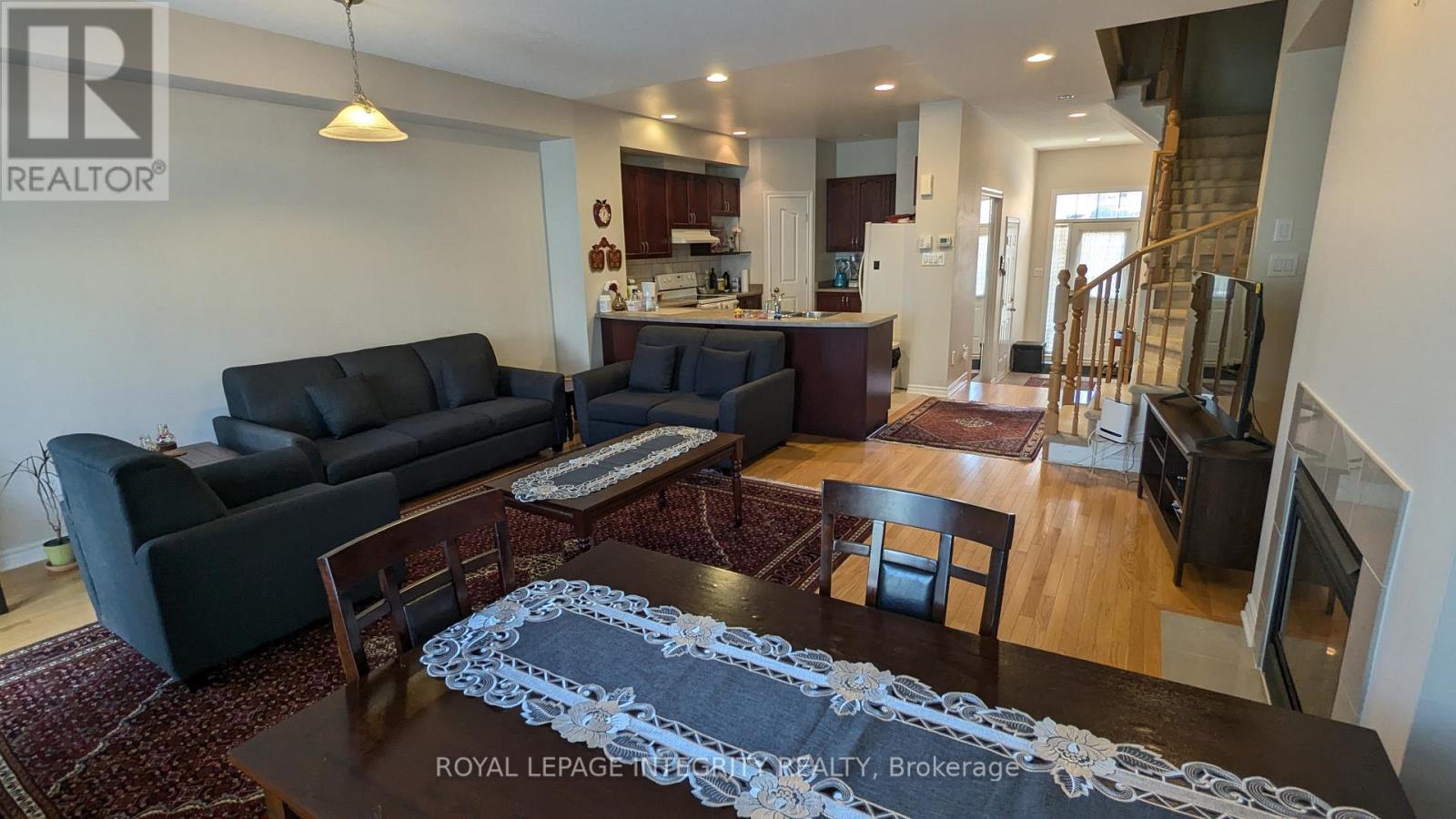 215 Badgeley Avenue, Ottawa, Ontario  K2T 0A4 - Photo 5 - X12458072
