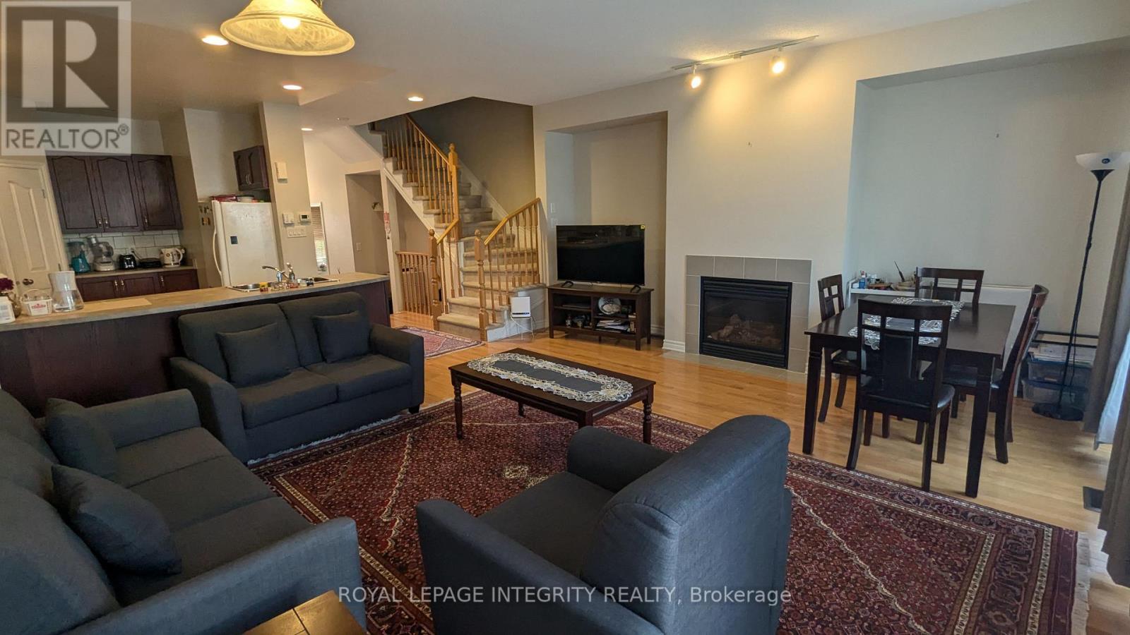 215 Badgeley Avenue, Ottawa, Ontario  K2T 0A4 - Photo 6 - X12458072
