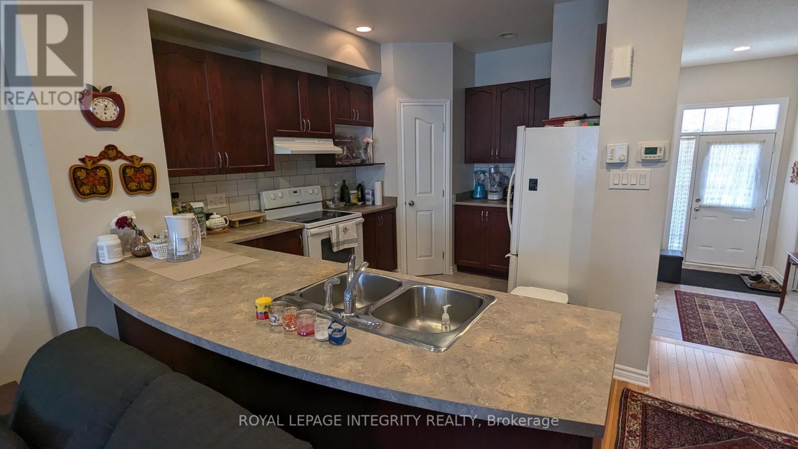 215 Badgeley Avenue, Ottawa, Ontario  K2T 0A4 - Photo 7 - X12458072