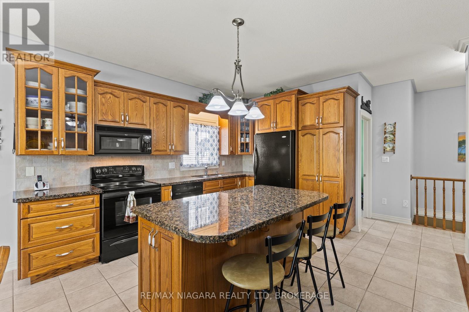 194 Hillsdale Road, Welland, Ontario  L3C 7M4 - Photo 13 - X12458081