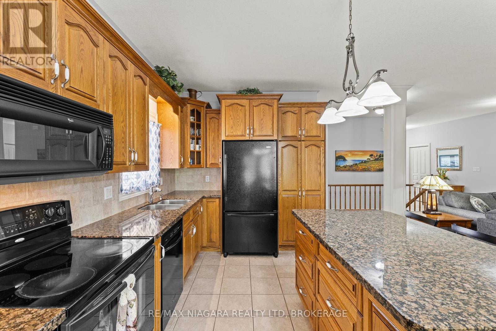 194 Hillsdale Road, Welland, Ontario  L3C 7M4 - Photo 14 - X12458081