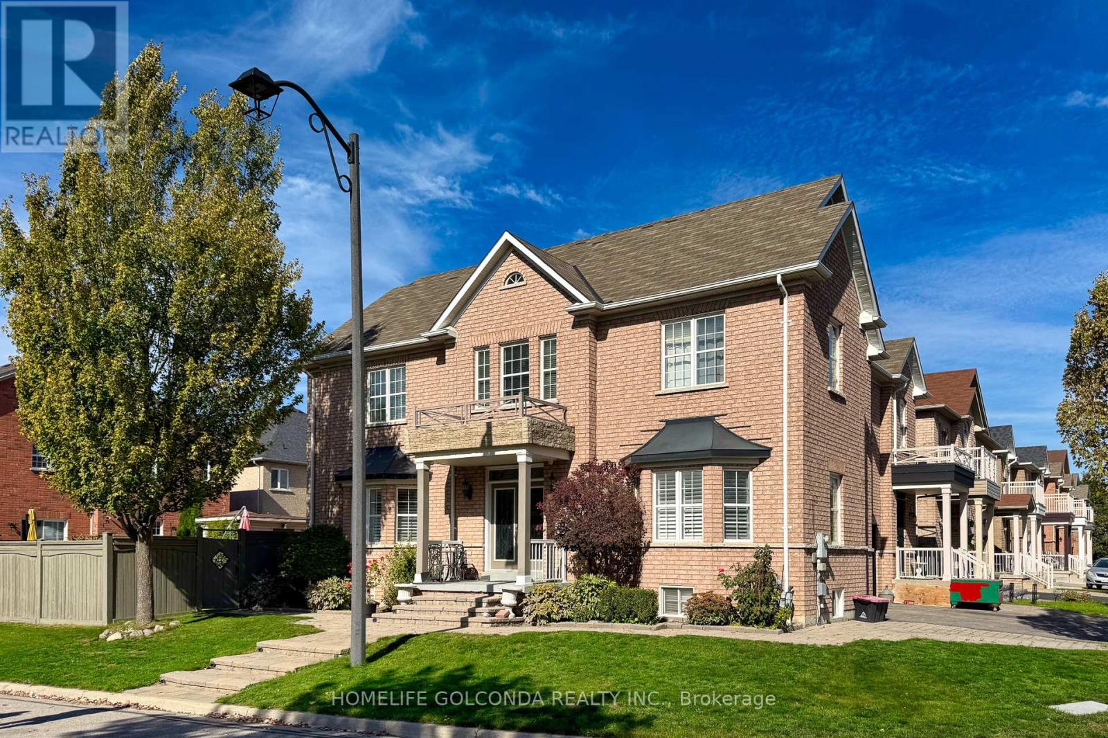 77 Arco Circle, Vaughan, Ontario  L6A 3Z7 - Photo 2 - N12455038