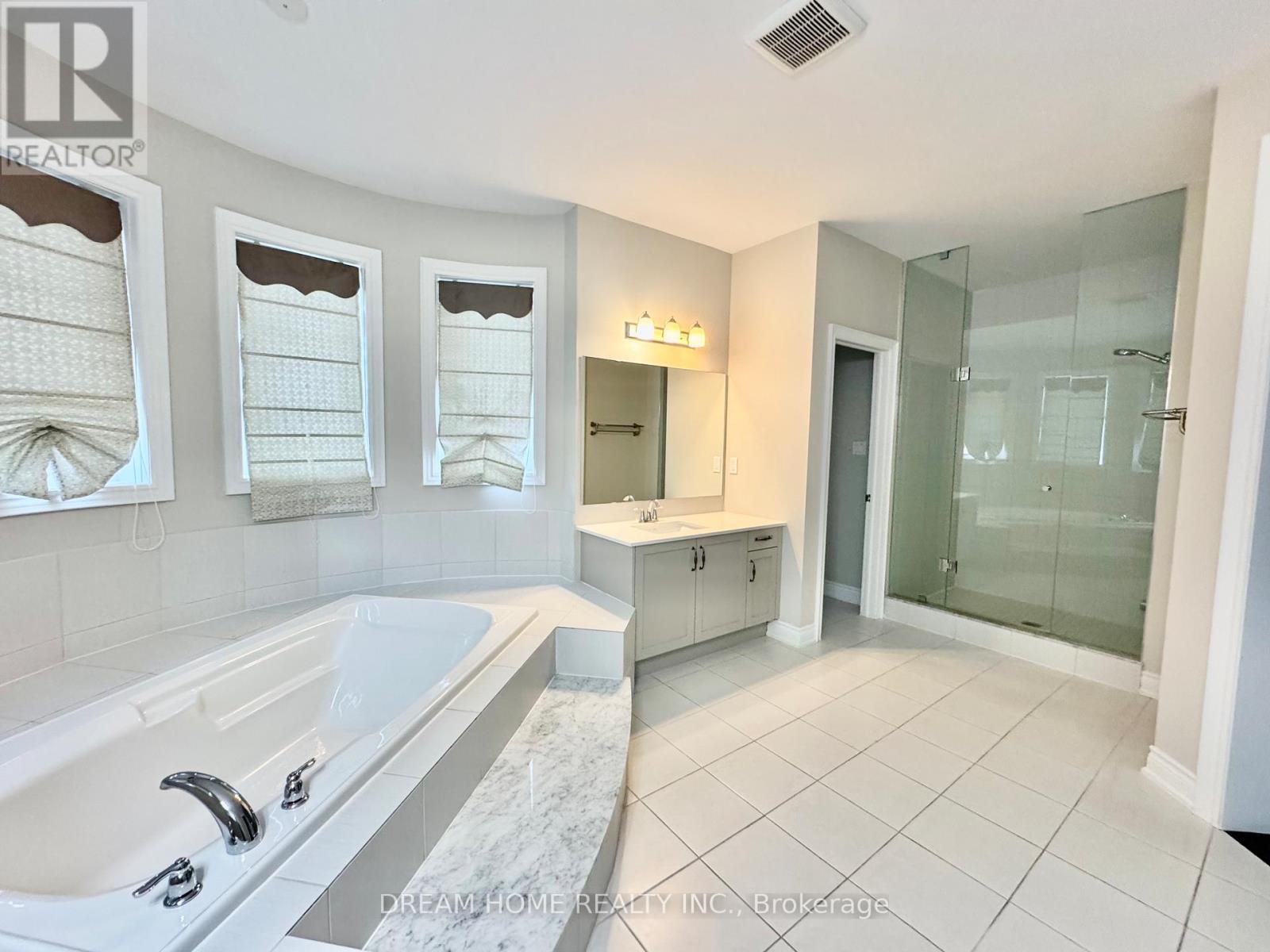 28 Larkin Avenue, King, Ontario  L7B 0N9 - Photo 16 - N12458084