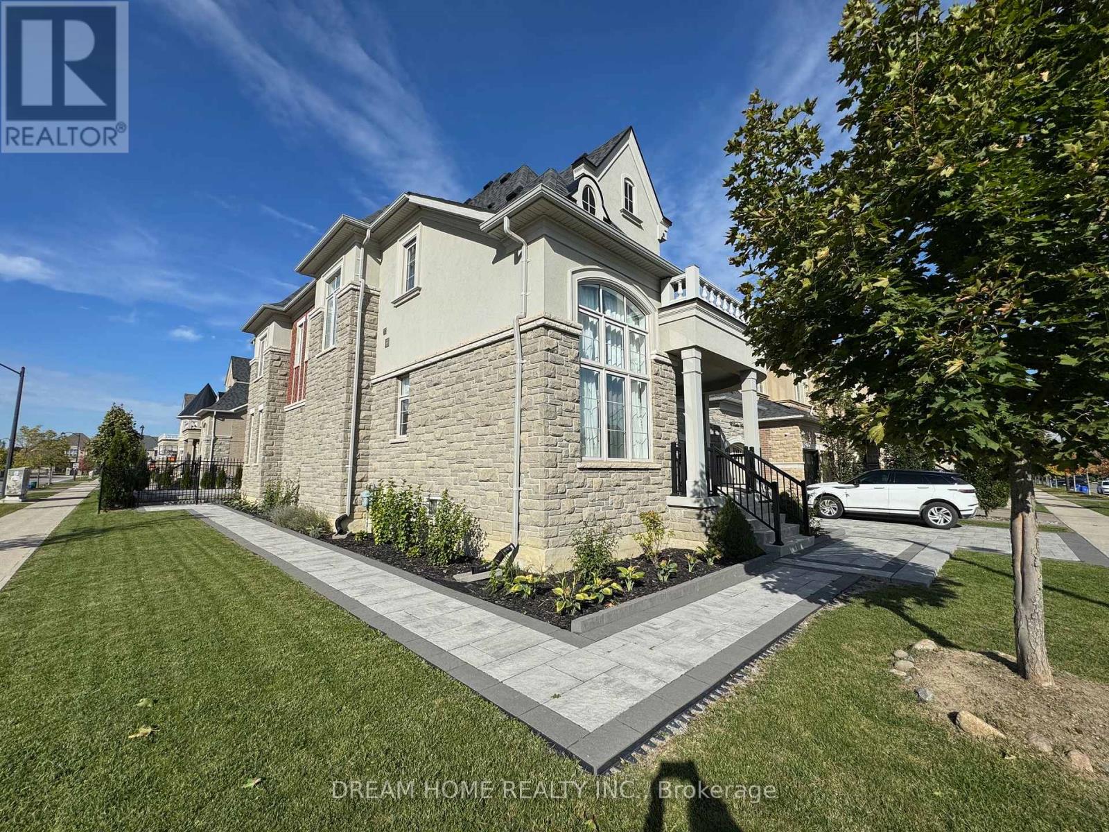28 Larkin Avenue, King, Ontario  L7B 0N9 - Photo 2 - N12458084