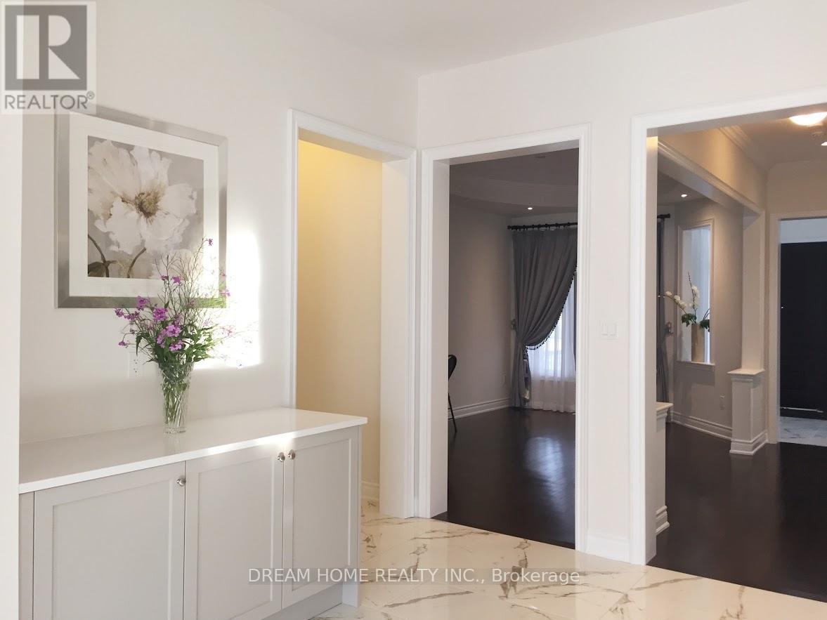 28 Larkin Avenue, King, Ontario  L7B 0N9 - Photo 3 - N12458084
