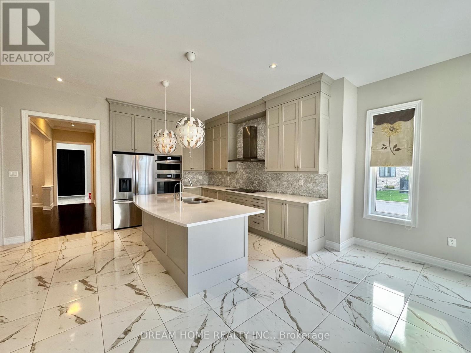 28 Larkin Avenue, King, Ontario  L7B 0N9 - Photo 4 - N12458084