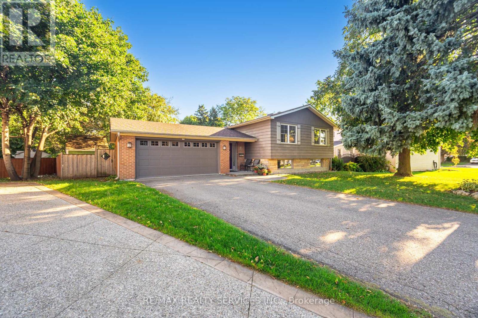 3 Conway Court, Brampton, Ontario  L6T 1Z5 - Photo 3 - W12458074