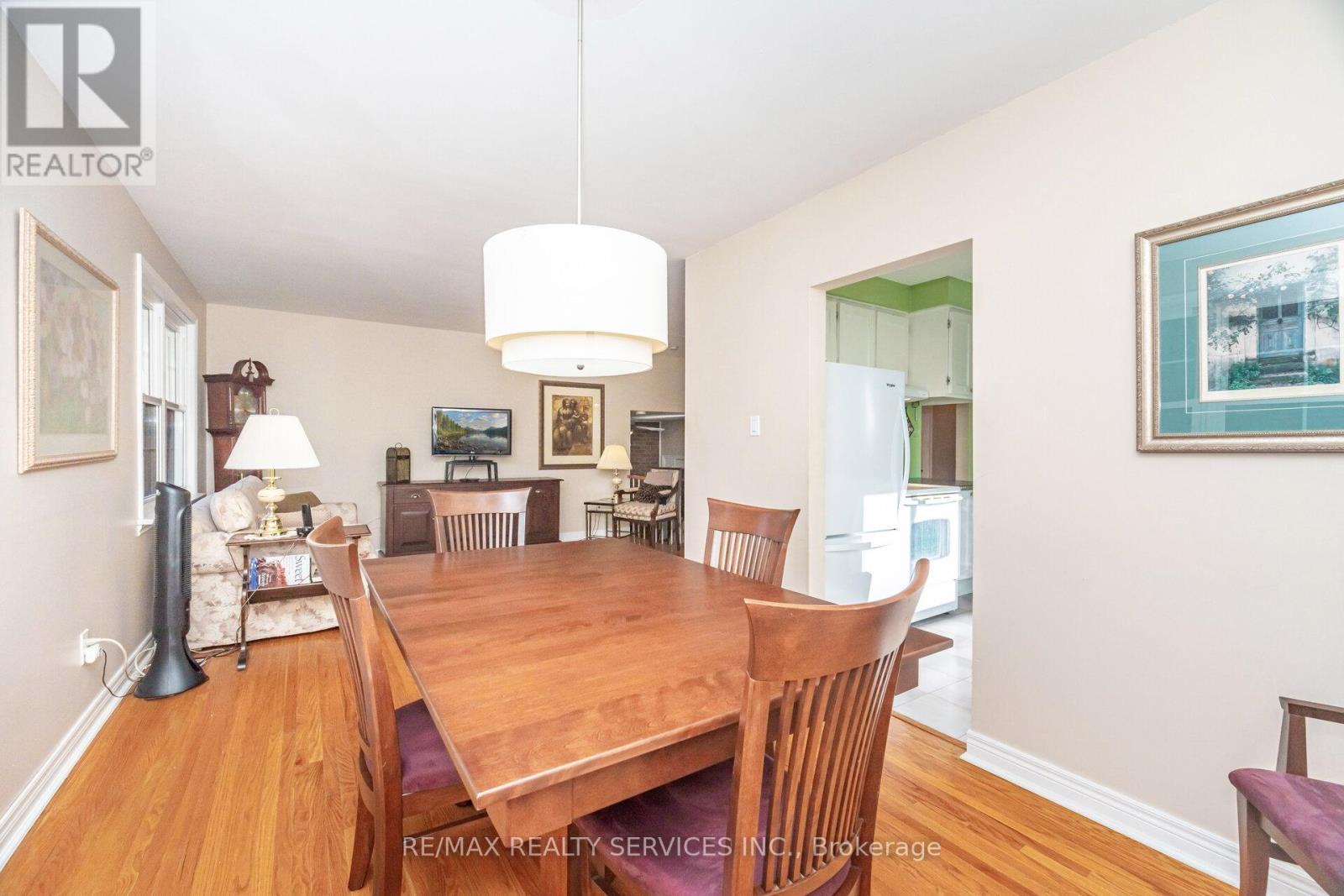 3 Conway Court, Brampton, Ontario  L6T 1Z5 - Photo 8 - W12458074