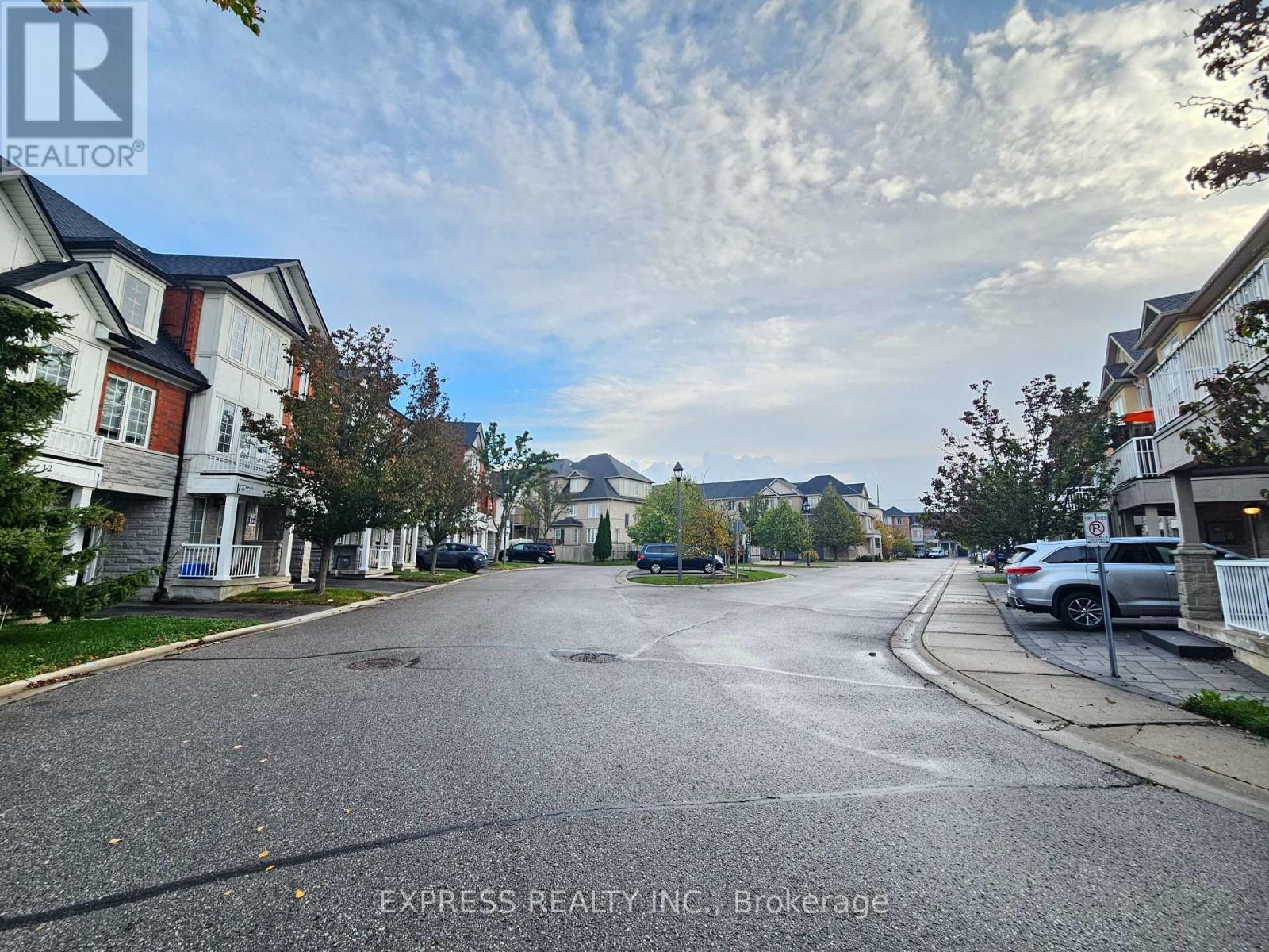 104 Prince Charles Way, Markham, Ontario  L6C 0B5 - Photo 2 - N12454412