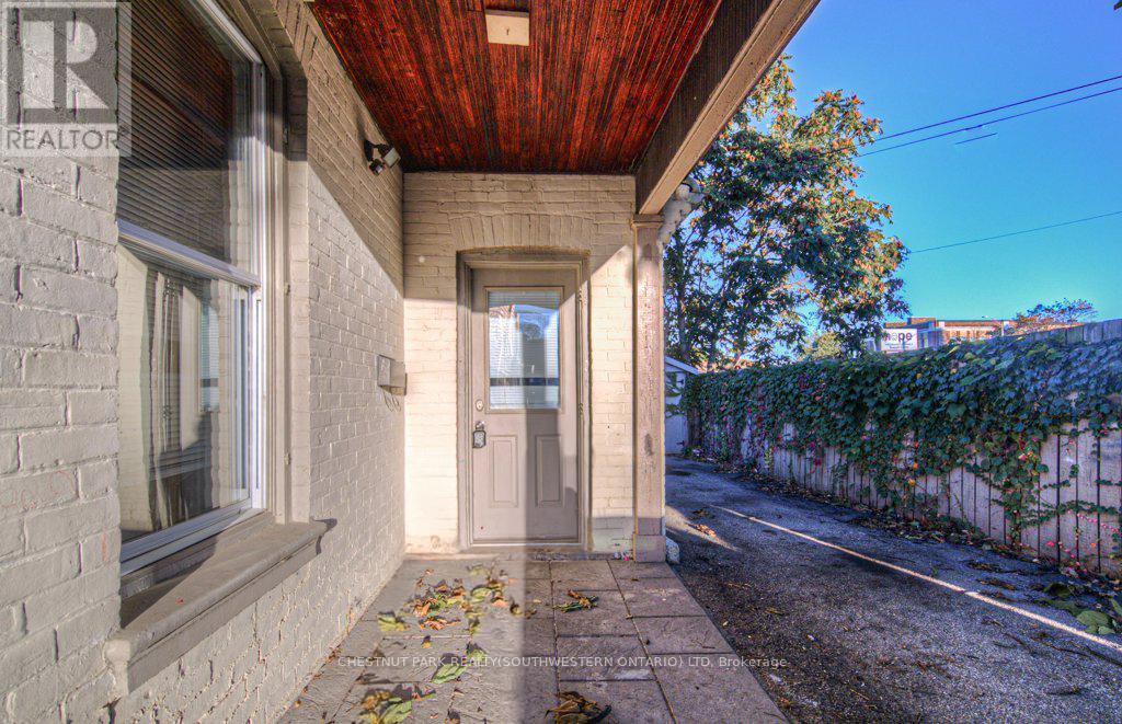 149 Murray Street, Brantford, Ontario  N3S 5P9 - Photo 4 - X12458076