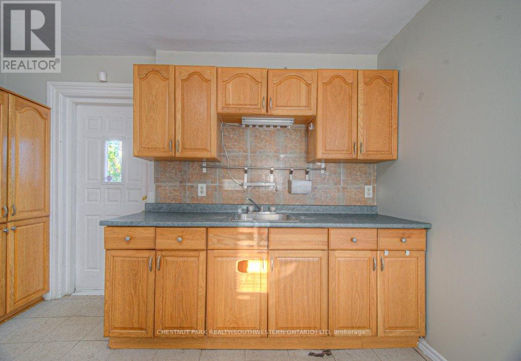 149 Murray Street, Brantford, Ontario  N3S 5P9 - Photo 9 - X12458076