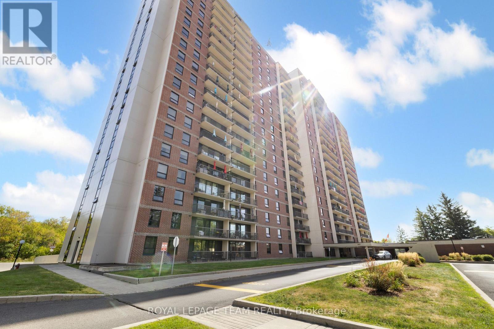 603 - 665 Bathgate Drive, Ottawa, Ontario  K1K 3Y4 - Photo 2 - X12458094