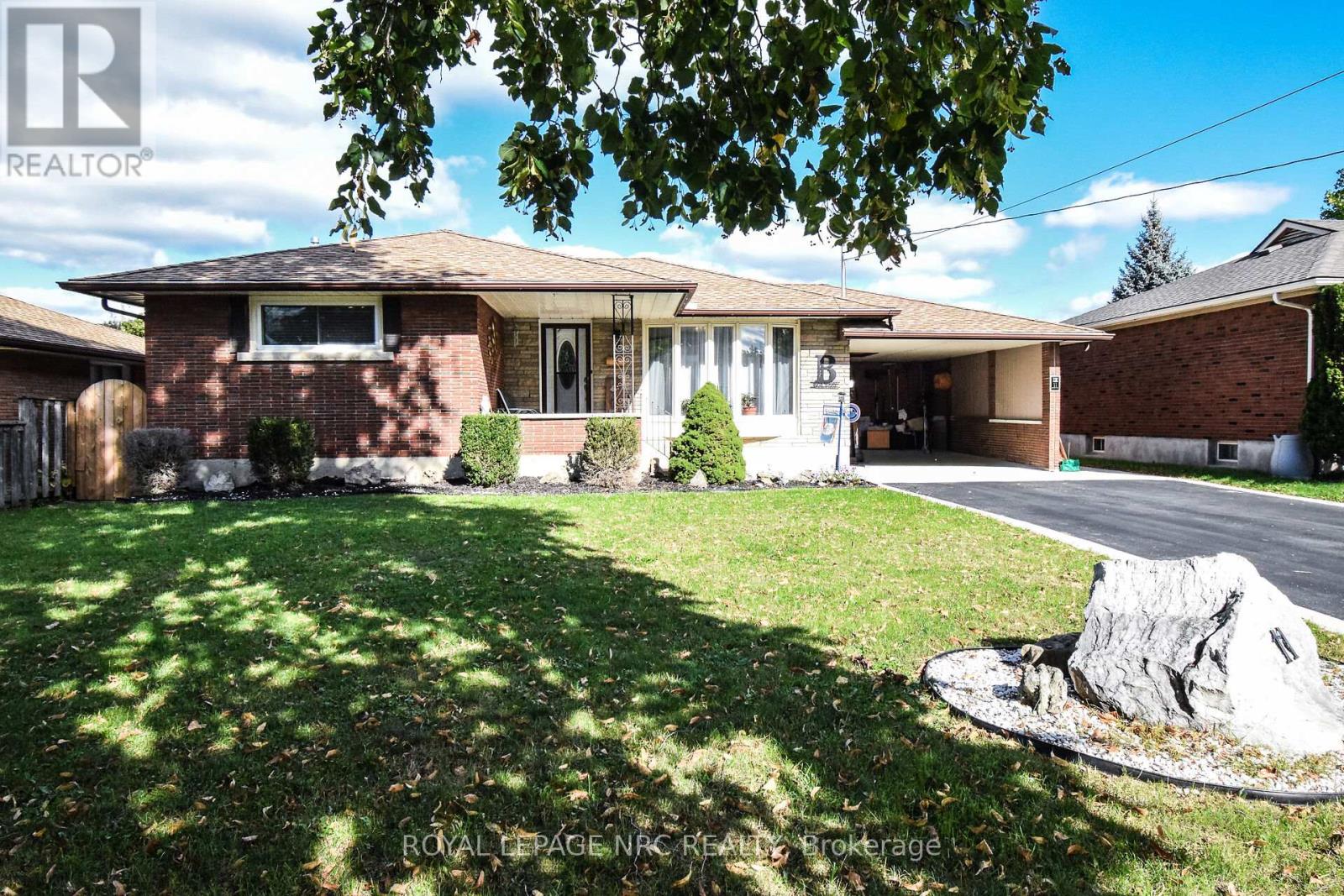11 Grosvenor Street, St. Catharines, Ontario  L2M 3E9 - Photo 1 - X12458118