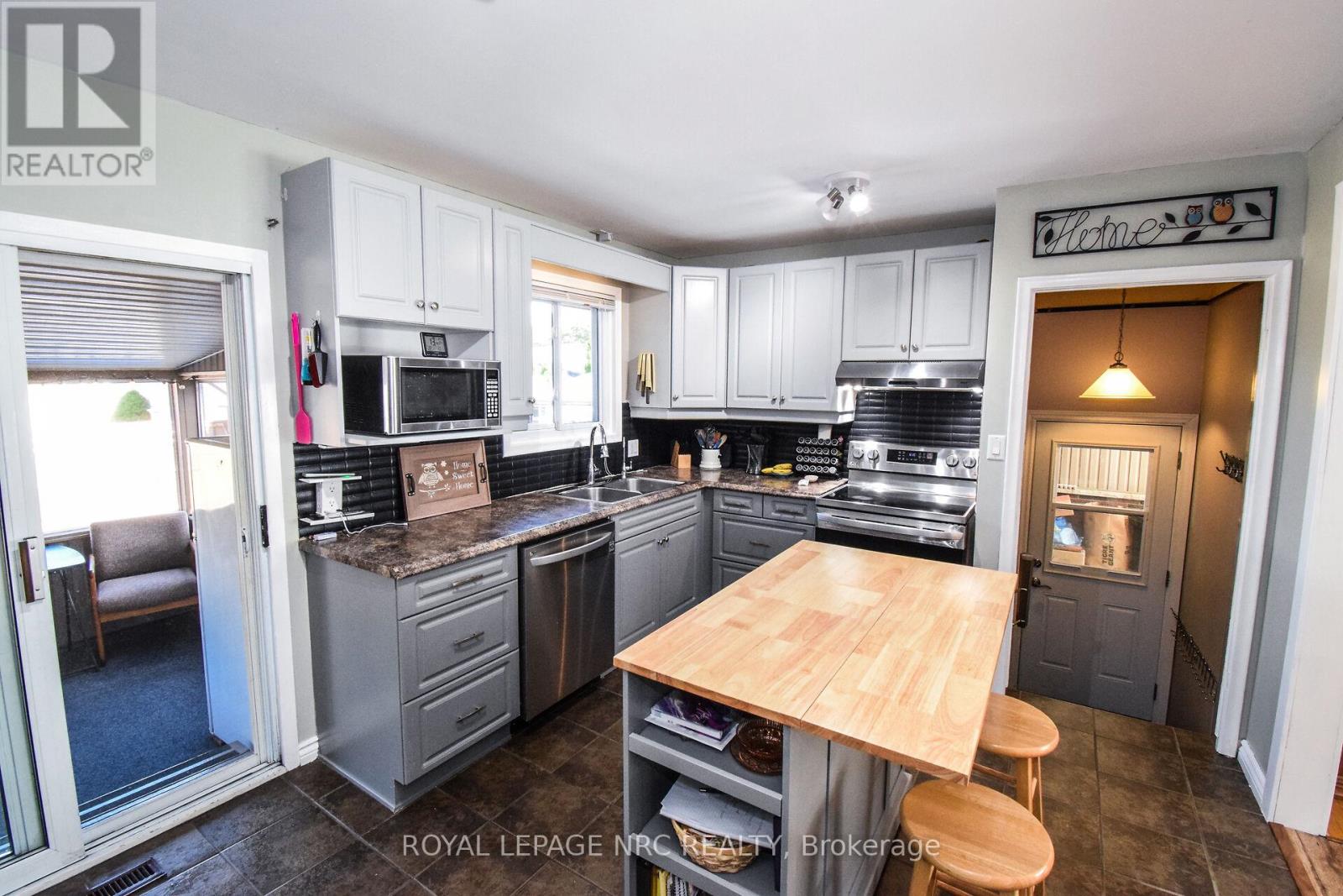 11 Grosvenor Street, St. Catharines, Ontario  L2M 3E9 - Photo 14 - X12458118