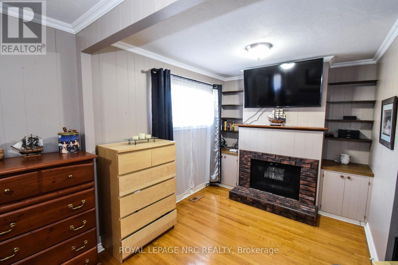 11 Grosvenor Street, St. Catharines, Ontario  L2M 3E9 - Photo 15 - X12458118
