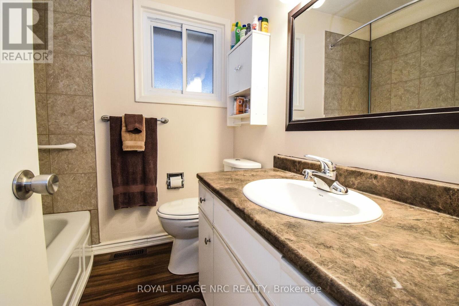 11 Grosvenor Street, St. Catharines, Ontario  L2M 3E9 - Photo 18 - X12458118
