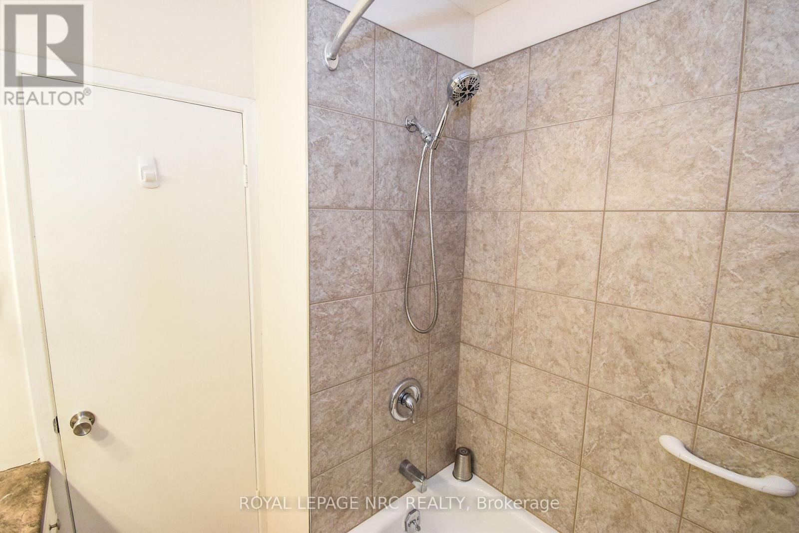 11 Grosvenor Street, St. Catharines, Ontario  L2M 3E9 - Photo 19 - X12458118
