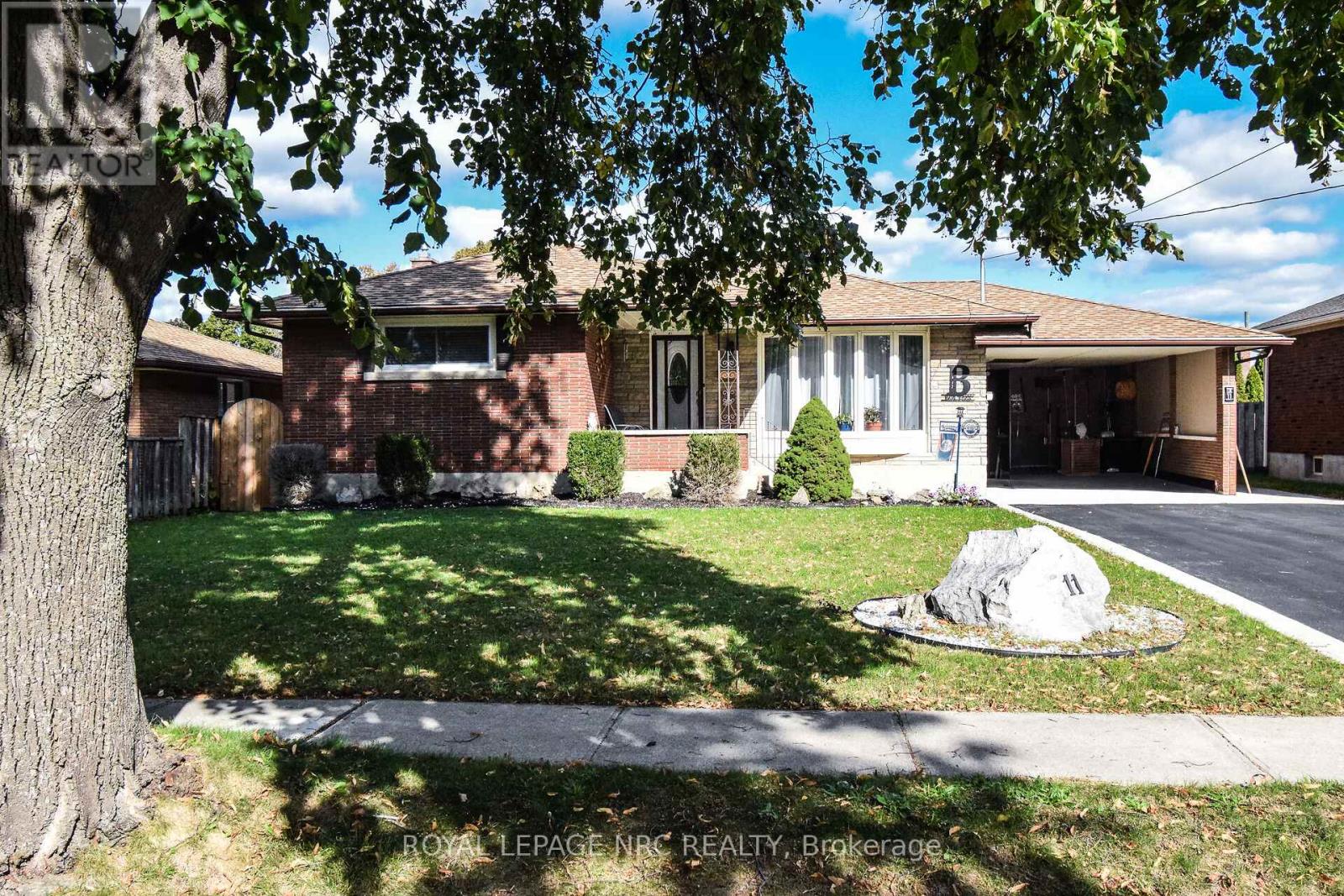 11 Grosvenor Street, St. Catharines, Ontario  L2M 3E9 - Photo 2 - X12458118