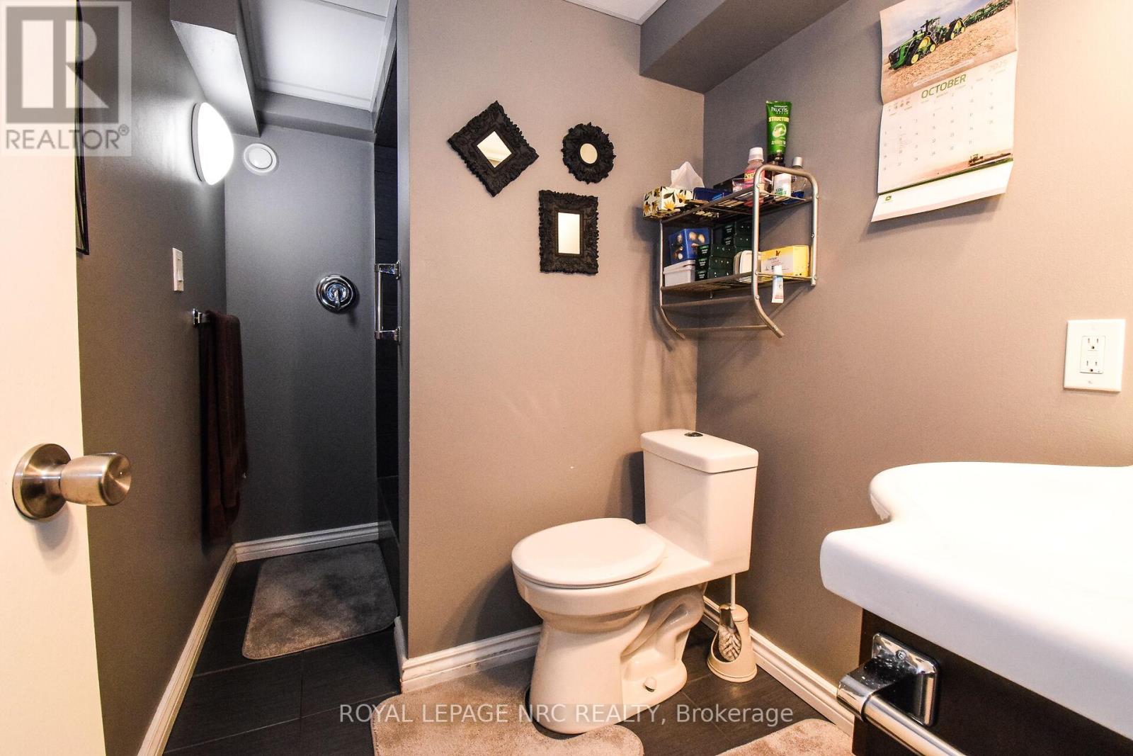 11 Grosvenor Street, St. Catharines, Ontario  L2M 3E9 - Photo 39 - X12458118