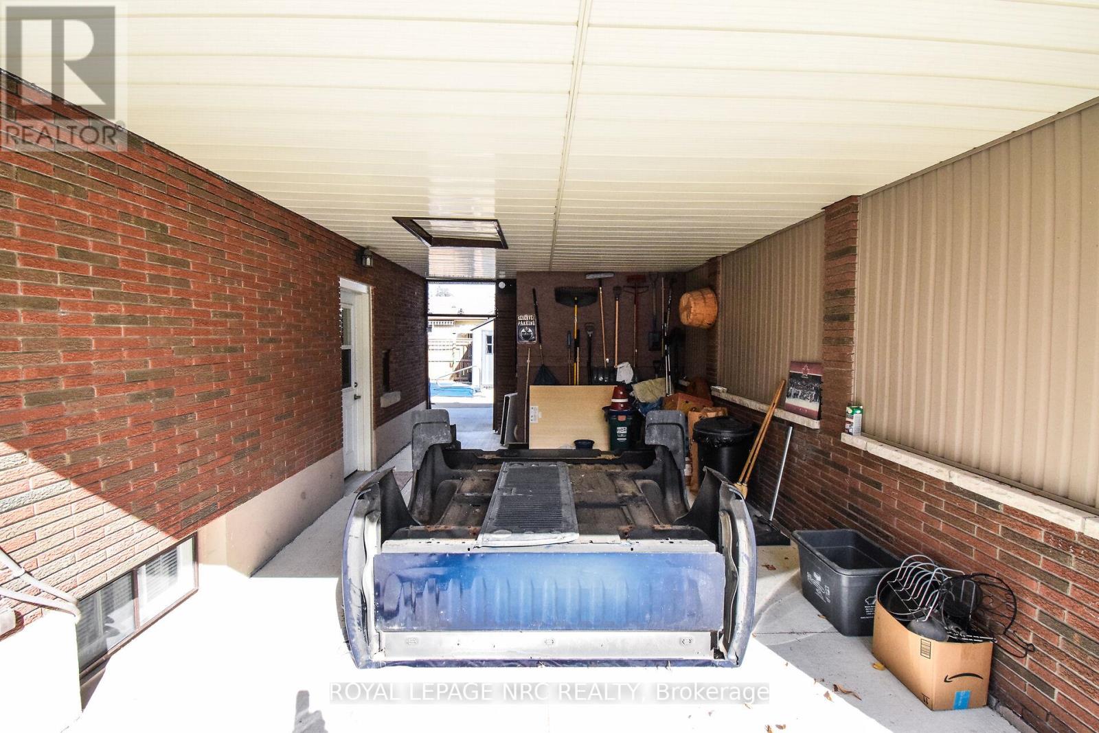 11 Grosvenor Street, St. Catharines, Ontario  L2M 3E9 - Photo 4 - X12458118
