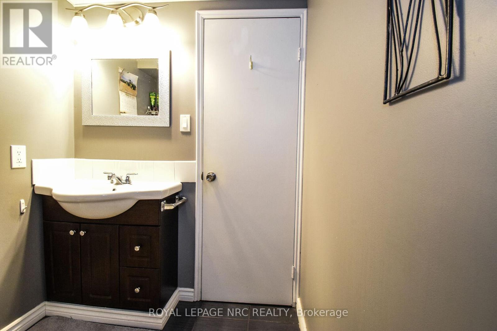 11 Grosvenor Street, St. Catharines, Ontario  L2M 3E9 - Photo 41 - X12458118