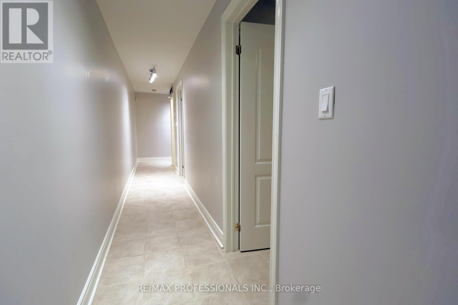 Lower - 213 Major Street, Toronto, Ontario  M5S 2L4 - Photo 2 - C12458108