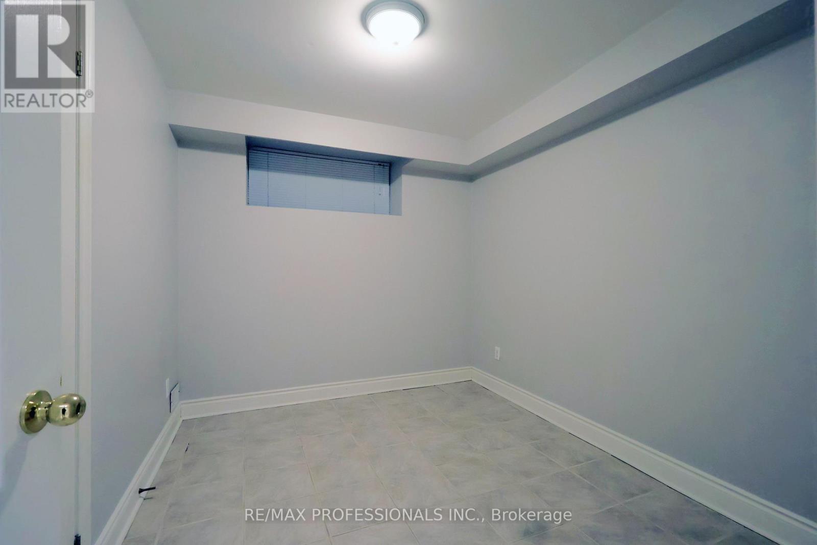 Lower - 213 Major Street, Toronto, Ontario  M5S 2L4 - Photo 7 - C12458108