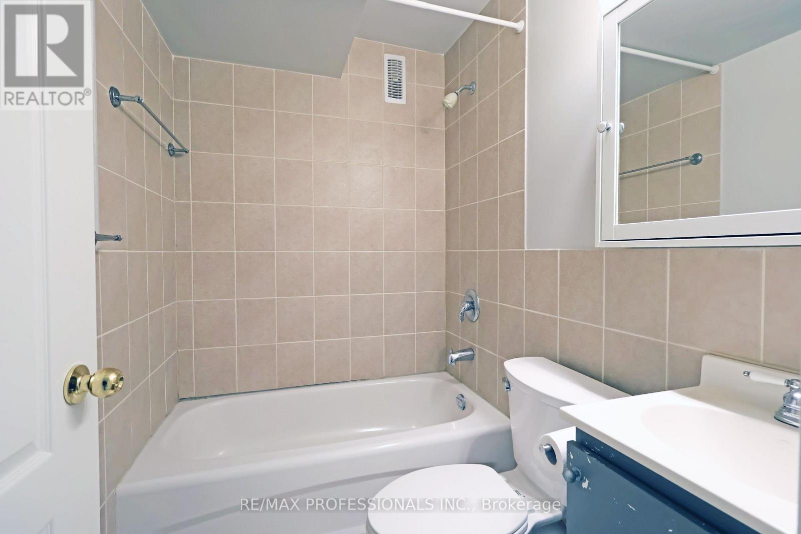 Lower - 213 Major Street, Toronto, Ontario  M5S 2L4 - Photo 8 - C12458108