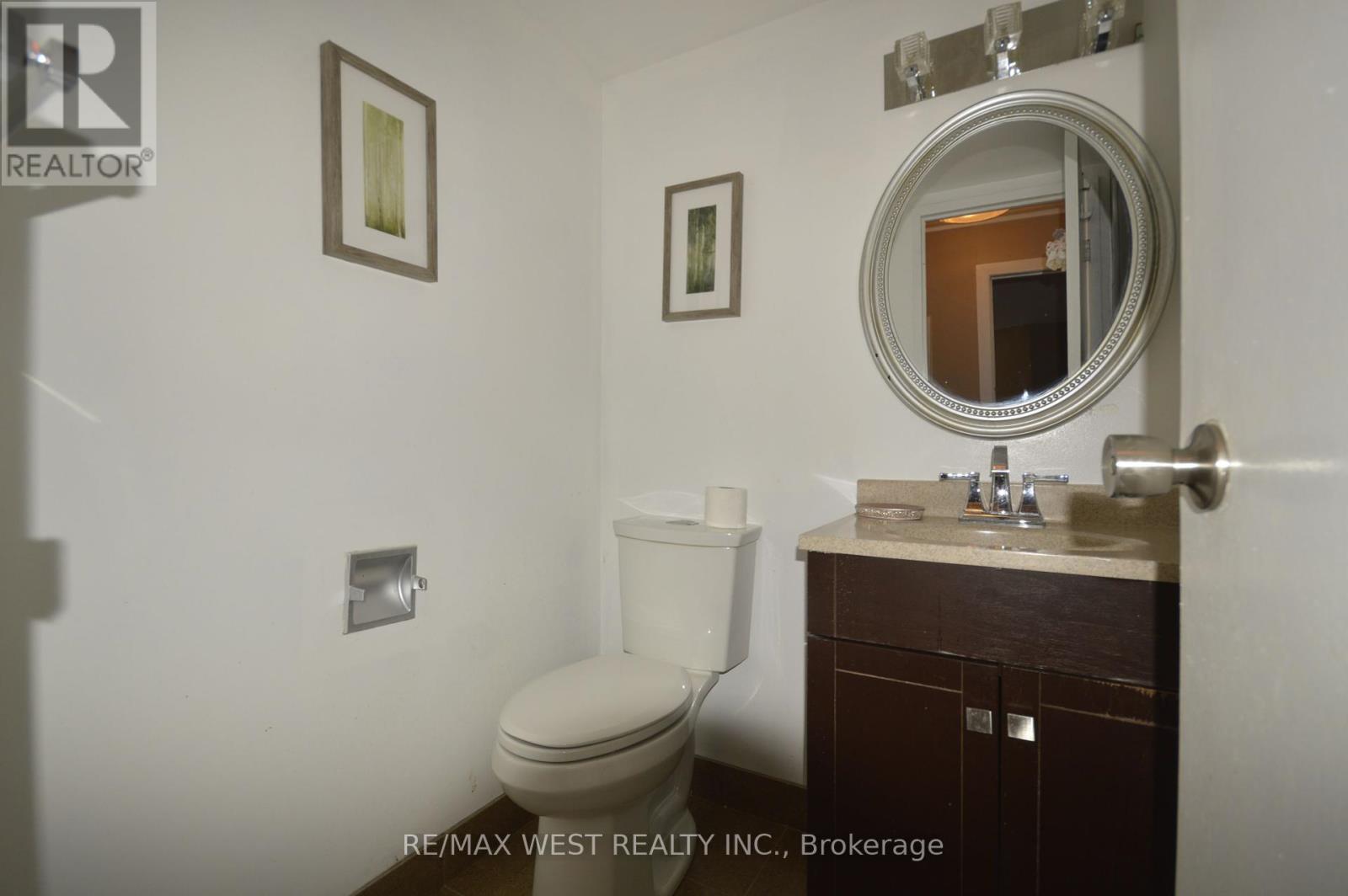 1623 - 633 Bay Street, Toronto, Ontario  M5G 2G4 - Photo 3 - C12458131
