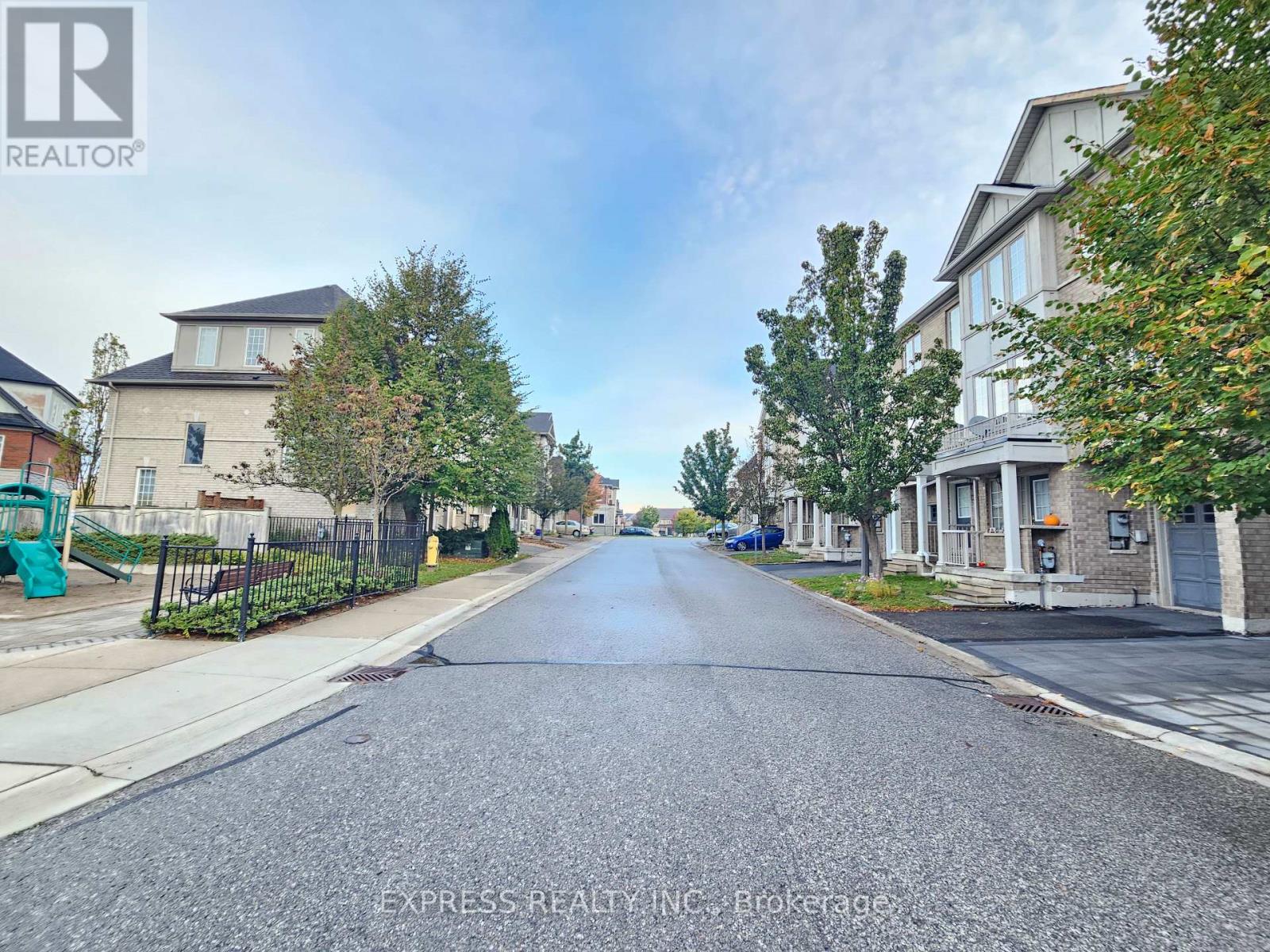 104 Prince Charles Way, Markham, Ontario  L6C 0B5 - Photo 5 - N12454412