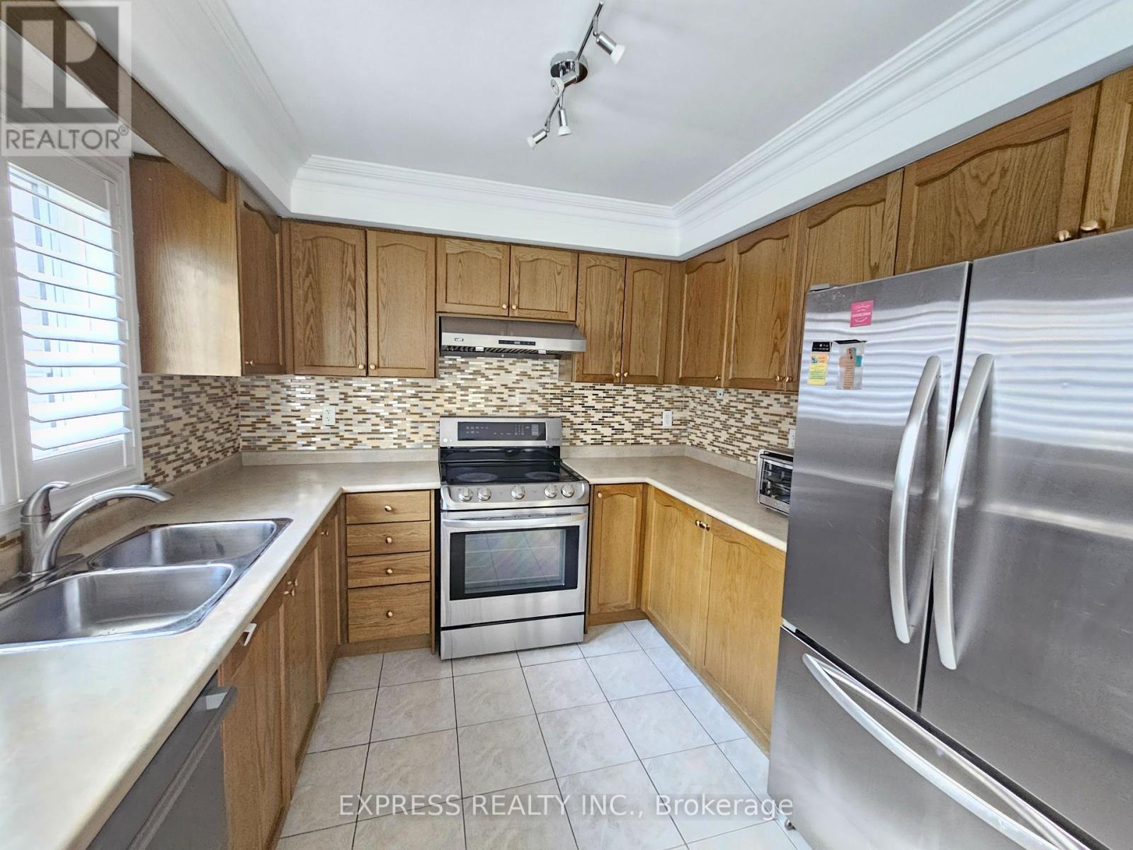 104 Prince Charles Way, Markham, Ontario  L6C 0B5 - Photo 18 - N12454412