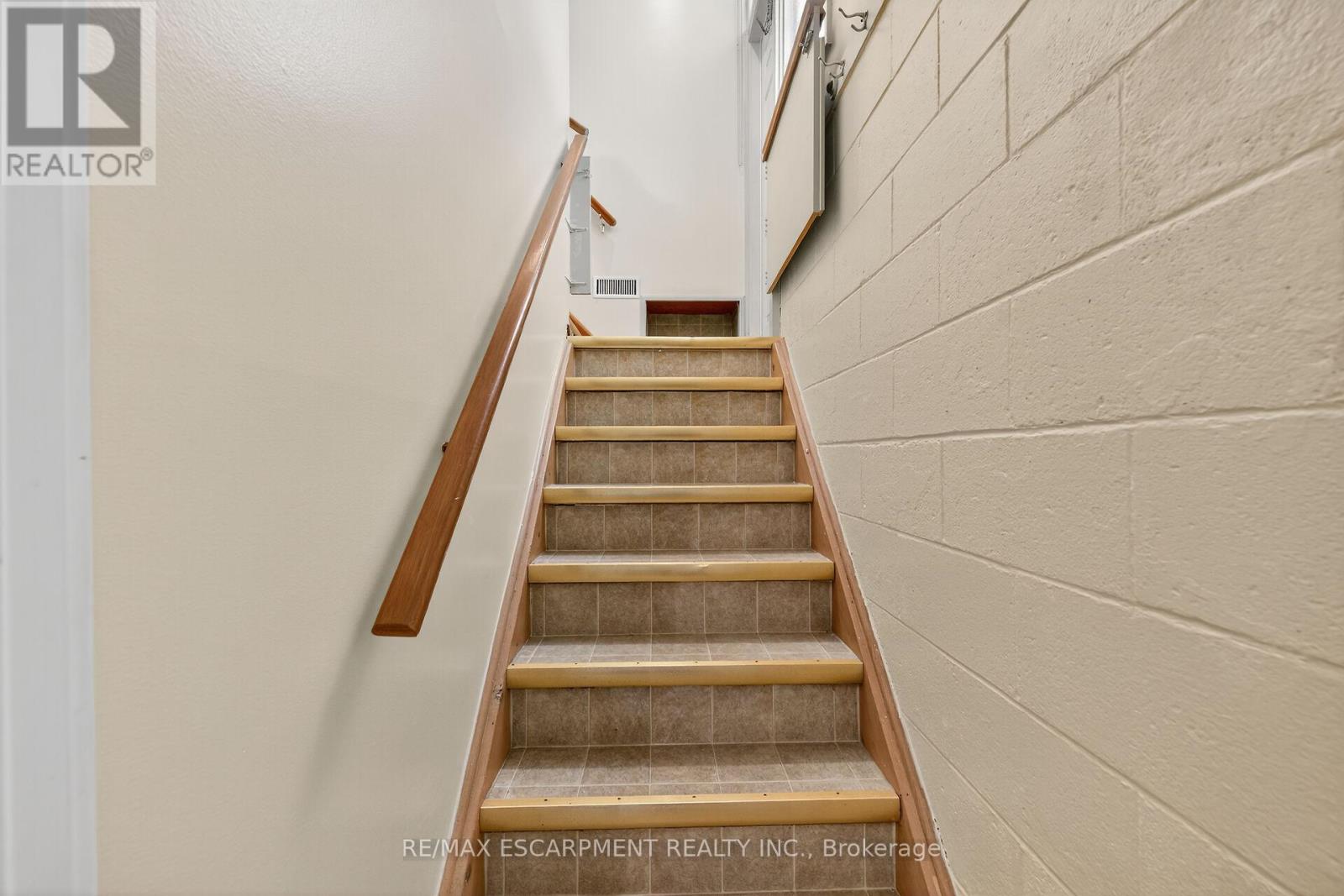 64 Luscombe Street, Hamilton, Ontario  L9A 2J8 - Photo 22 - X12375678