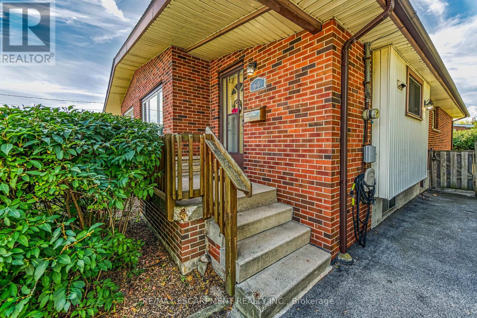 64 Luscombe Street, Hamilton, Ontario  L9A 2J8 - Photo 3 - X12375678