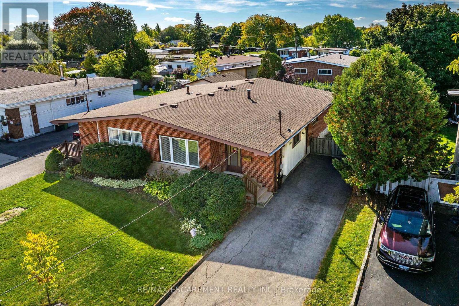 64 Luscombe Street, Hamilton, Ontario  L9A 2J8 - Photo 2 - X12375678