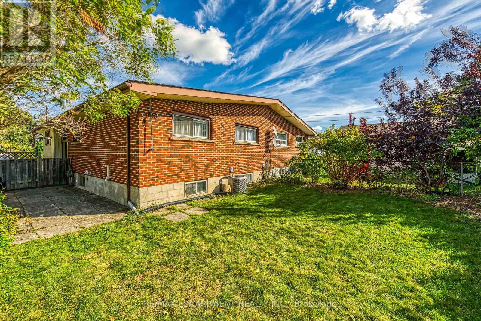 64 Luscombe Street, Hamilton, Ontario  L9A 2J8 - Photo 30 - X12375678