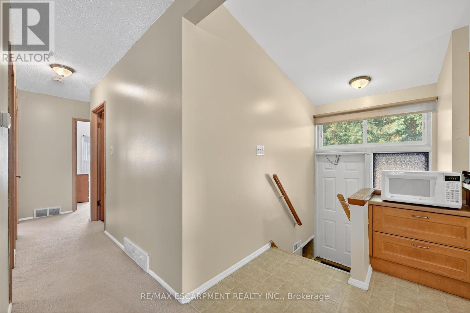 64 Luscombe Street, Hamilton, Ontario  L9A 2J8 - Photo 16 - X12375678
