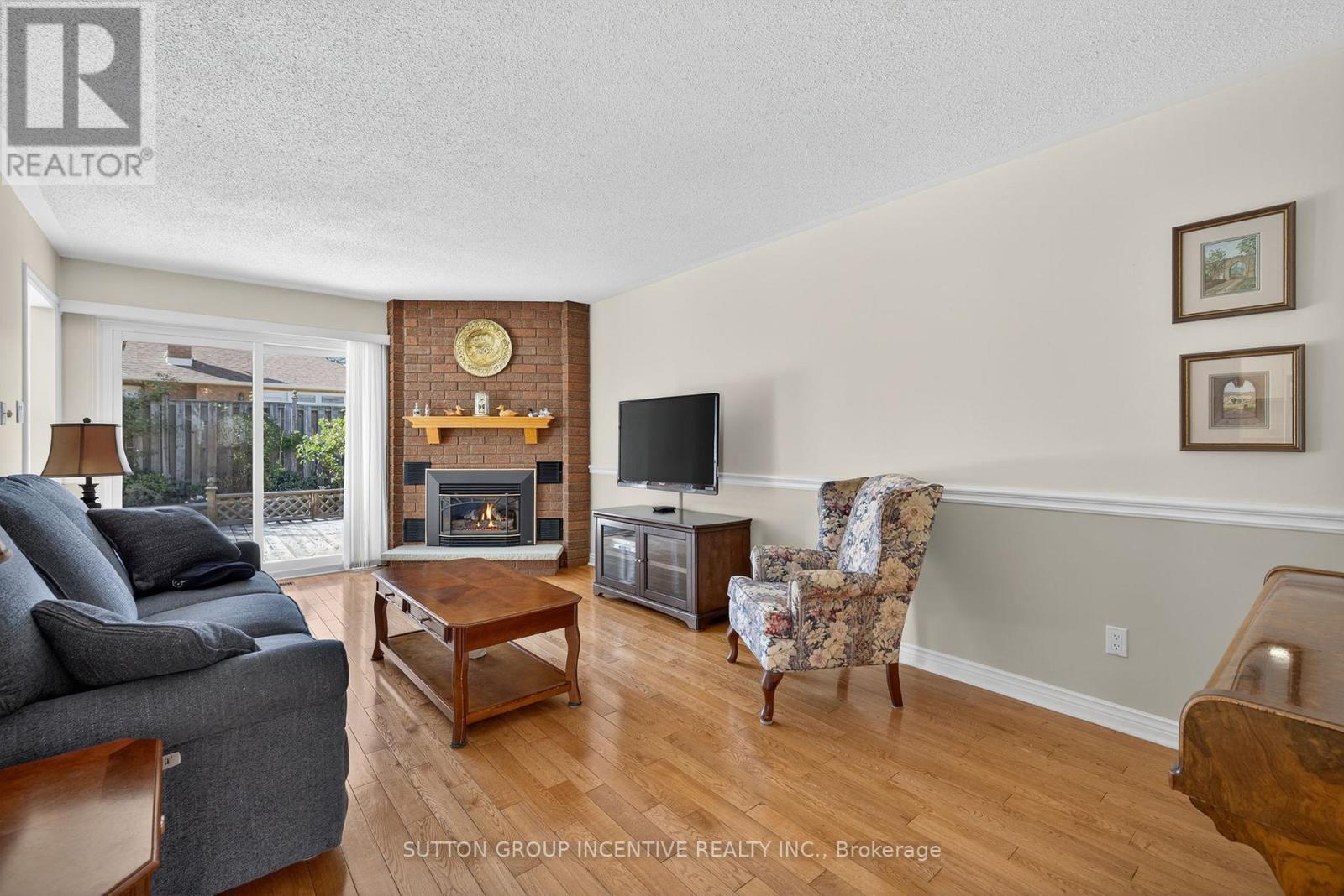 21 Hartford Trail, Brampton, Ontario  L6W 4K2 - Photo 15 - W12458106