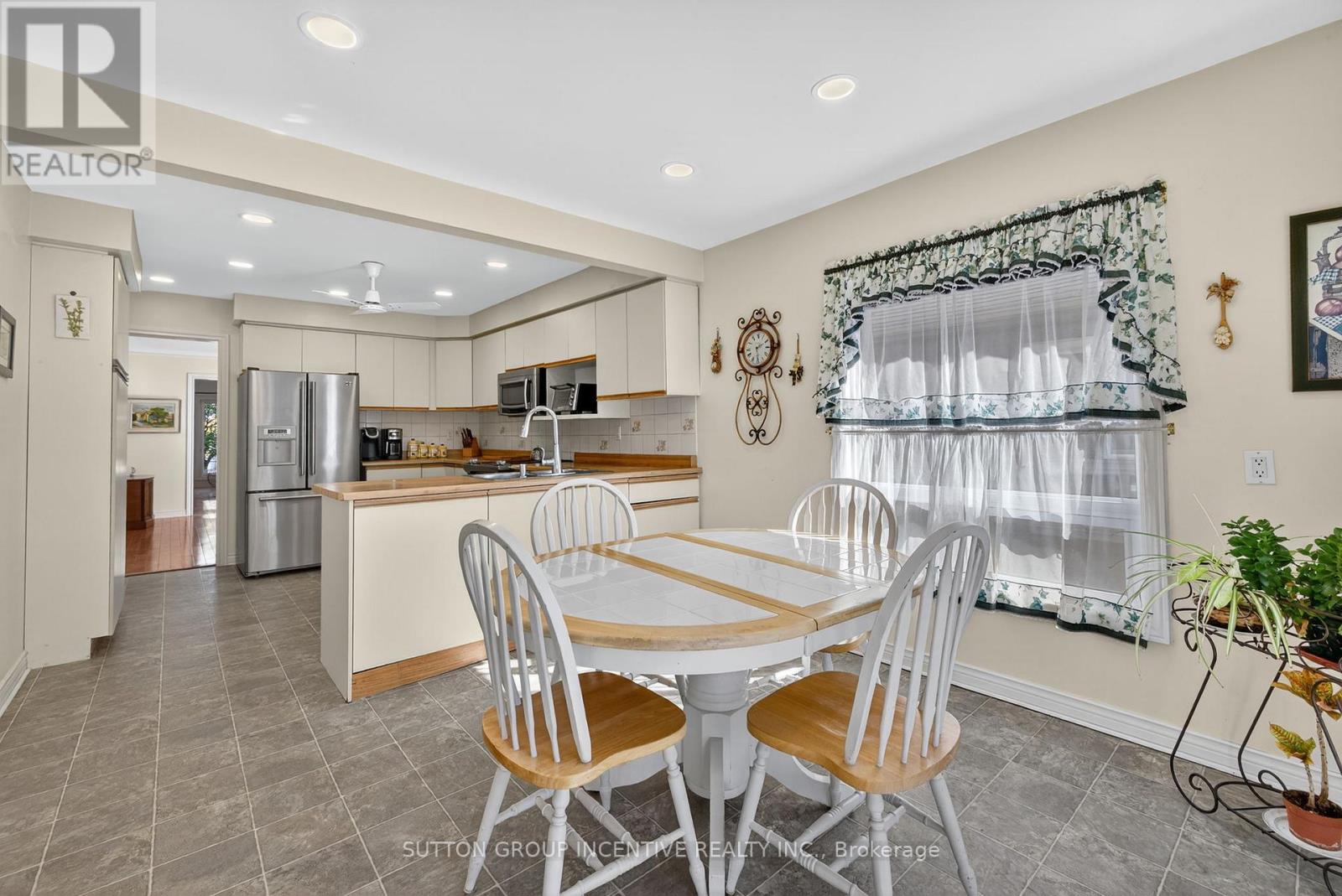 21 Hartford Trail, Brampton, Ontario  L6W 4K2 - Photo 22 - W12458106