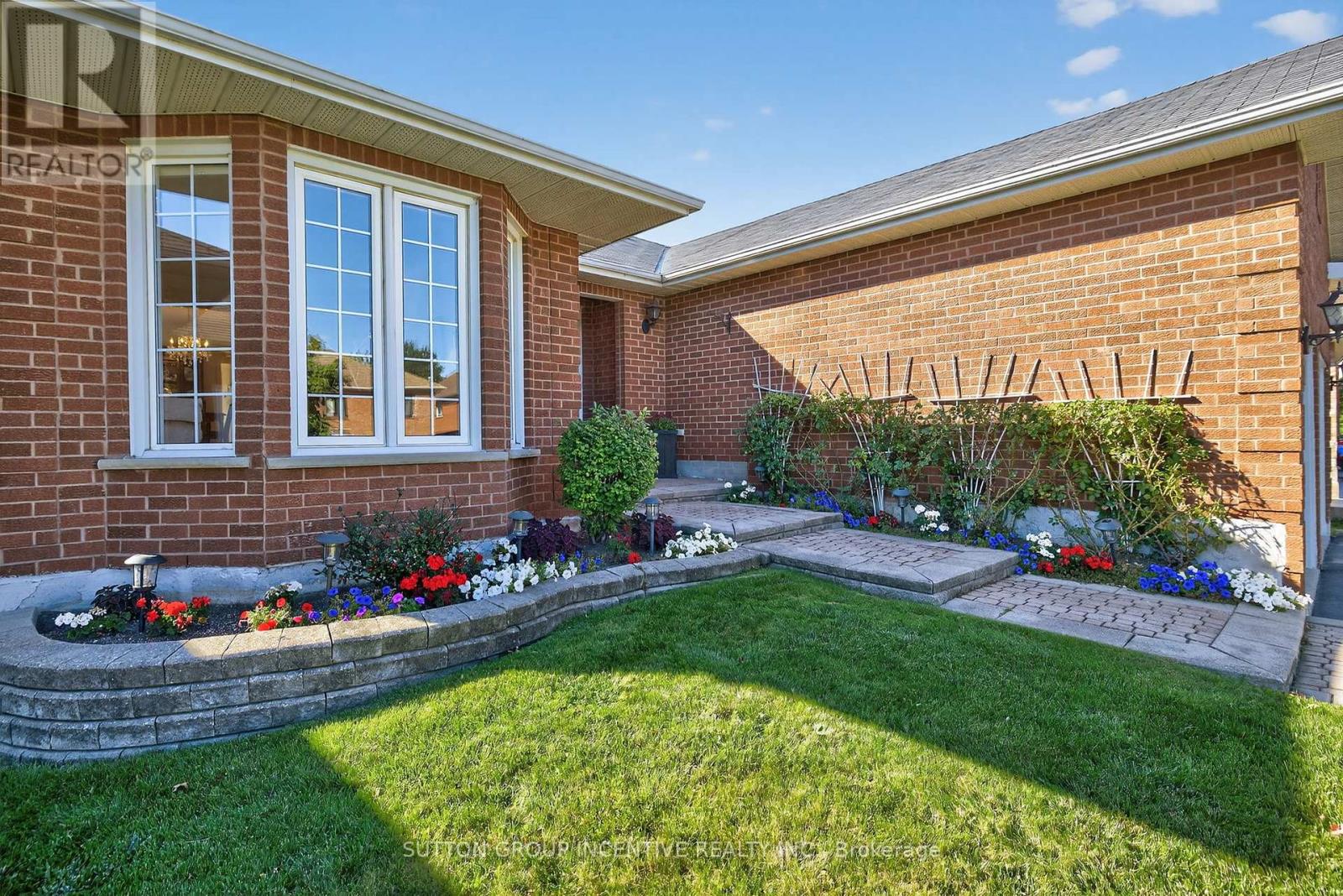 21 Hartford Trail, Brampton, Ontario  L6W 4K2 - Photo 3 - W12458106
