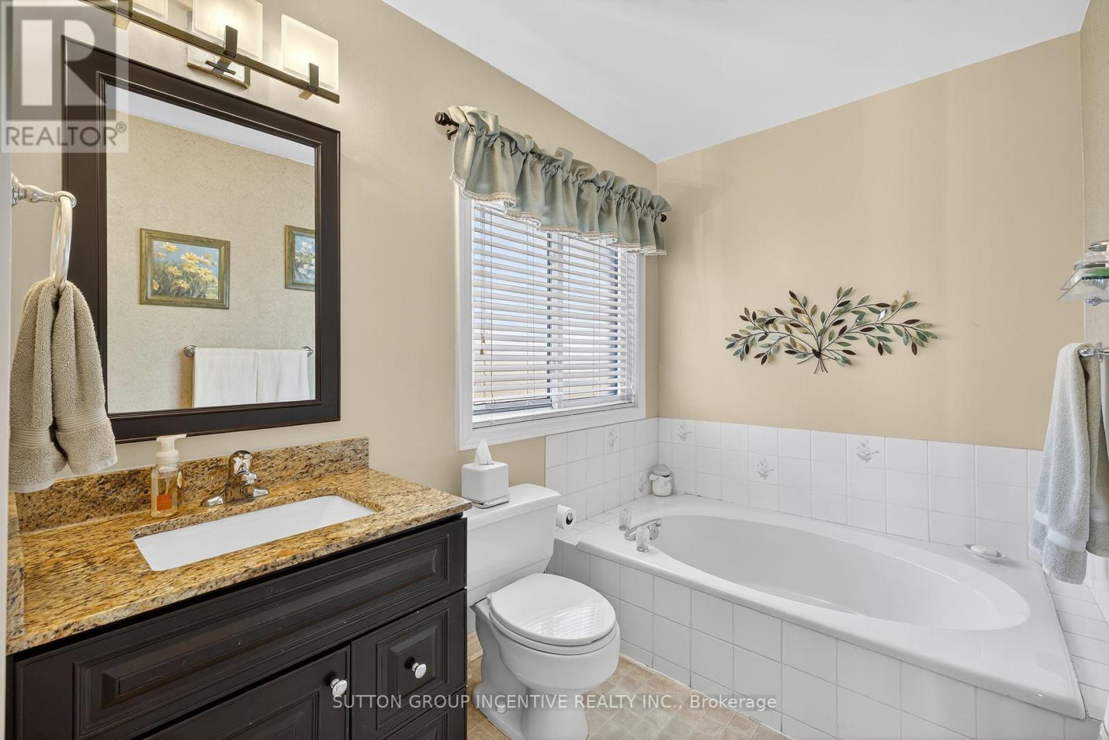 21 Hartford Trail, Brampton, Ontario  L6W 4K2 - Photo 31 - W12458106