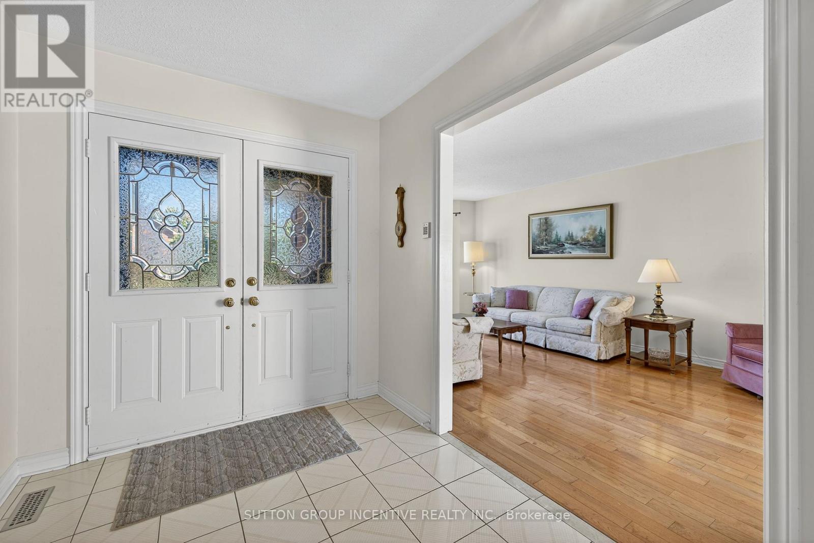 21 Hartford Trail, Brampton, Ontario  L6W 4K2 - Photo 4 - W12458106