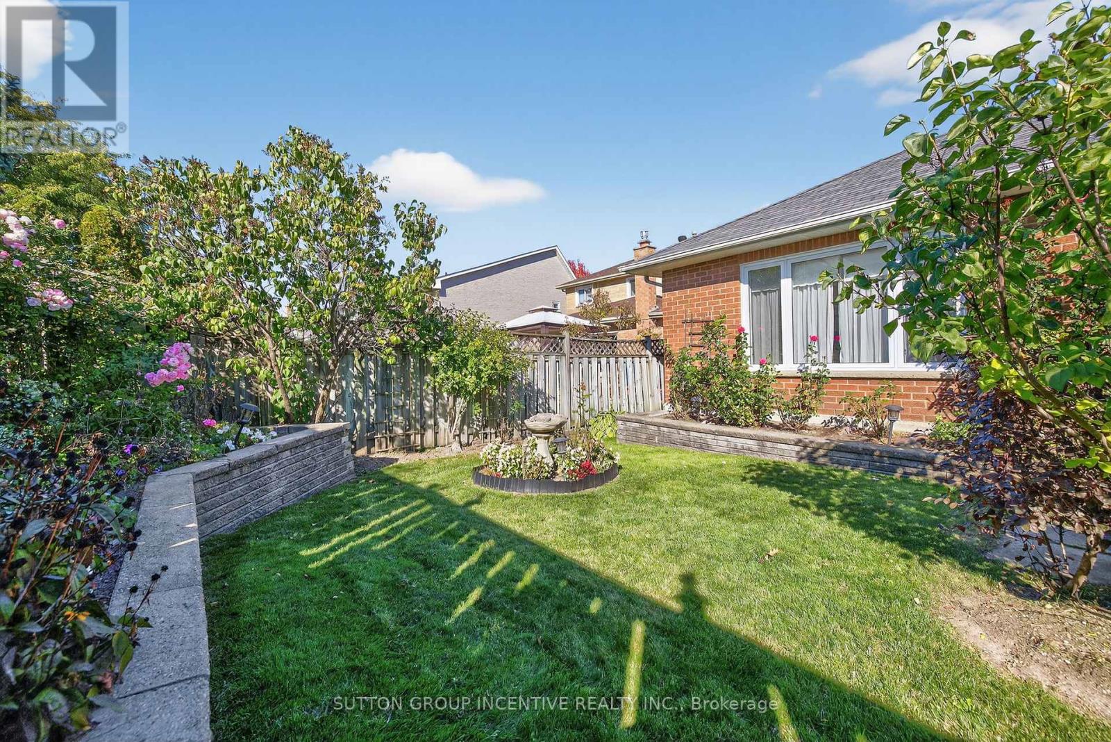 21 Hartford Trail, Brampton, Ontario  L6W 4K2 - Photo 40 - W12458106