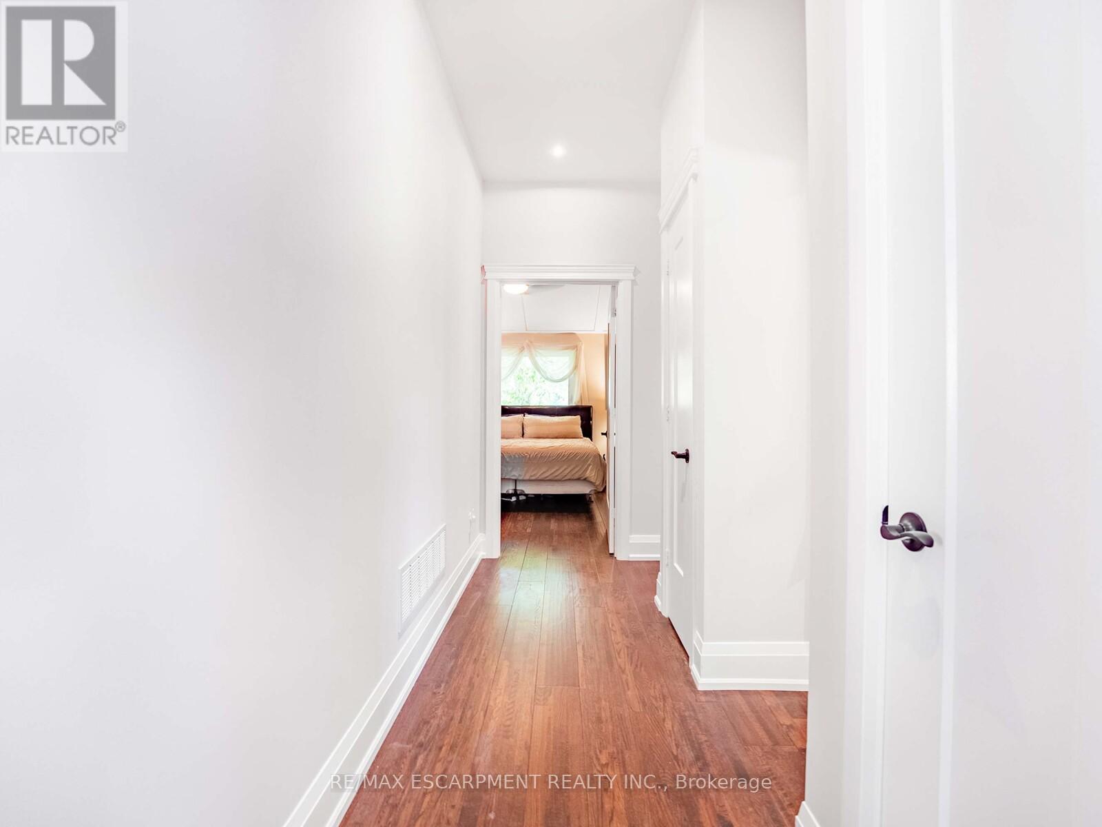 5334 Linbrook Road, Burlington, Ontario  L7L 3T9 - Photo 17 - W12458115